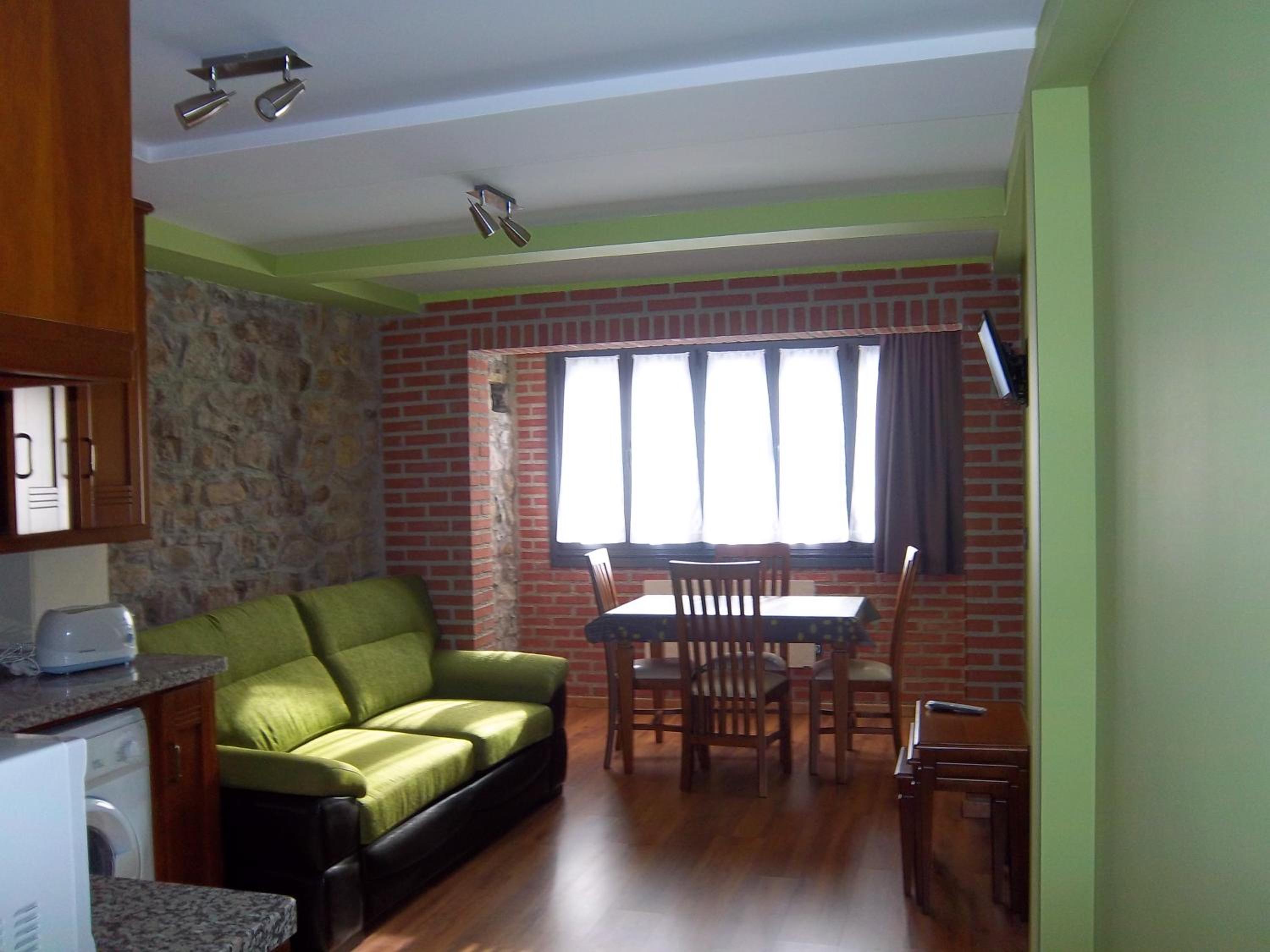 One-Bedroom Apartment (3 Adults)- Second Floor photo 3