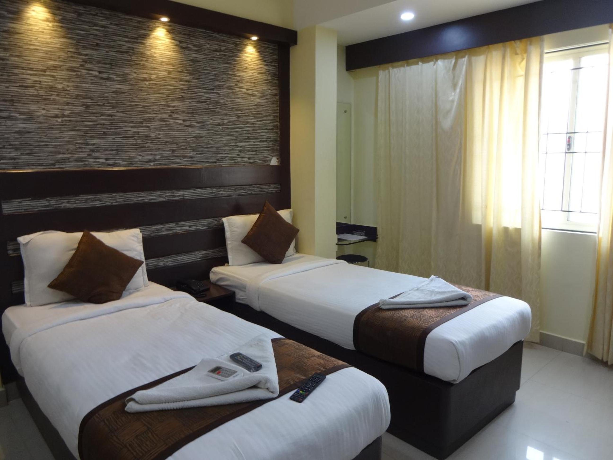 Deluxe Double Room - Photo 14