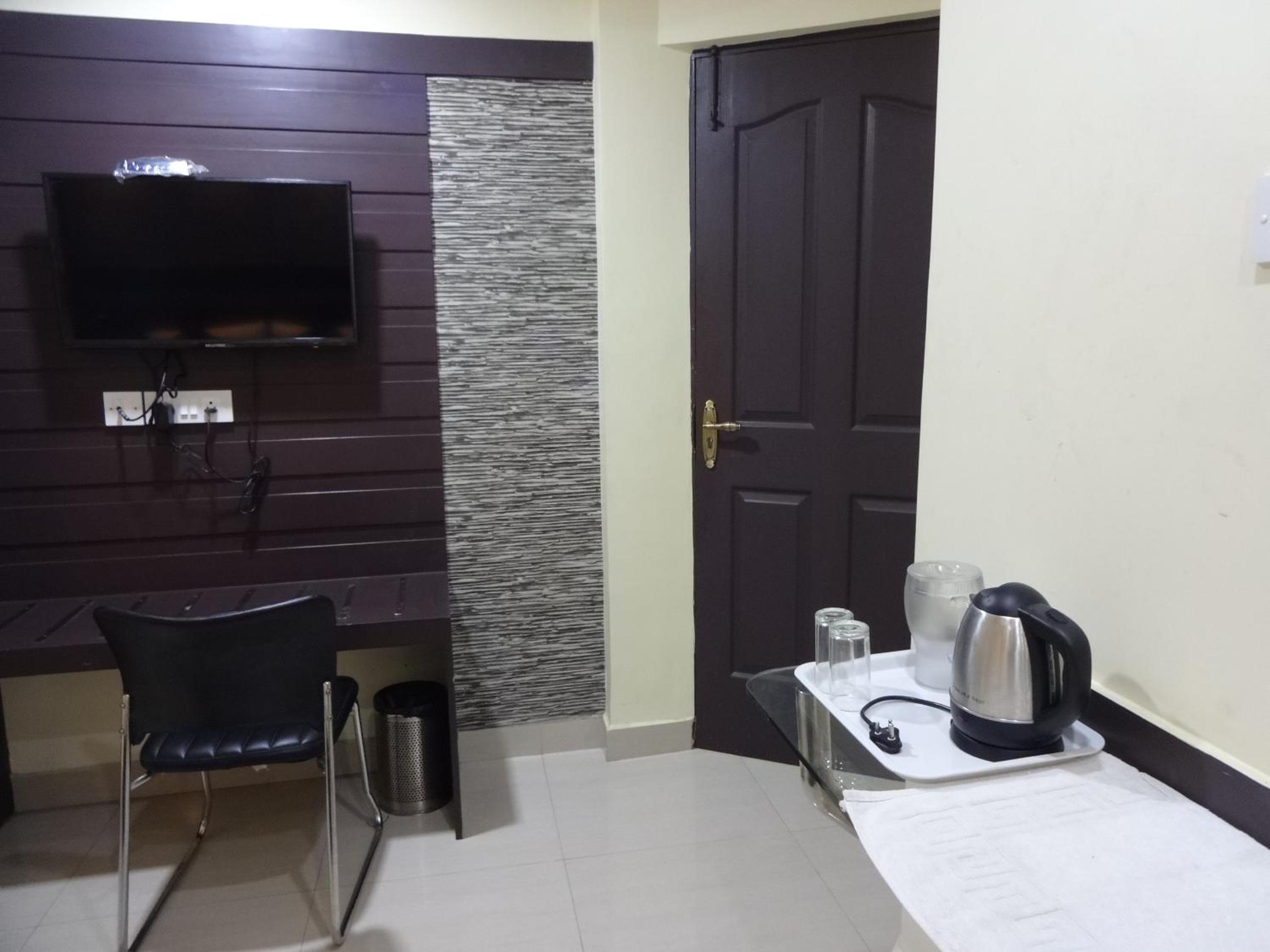 Deluxe Double Room - Photo 13