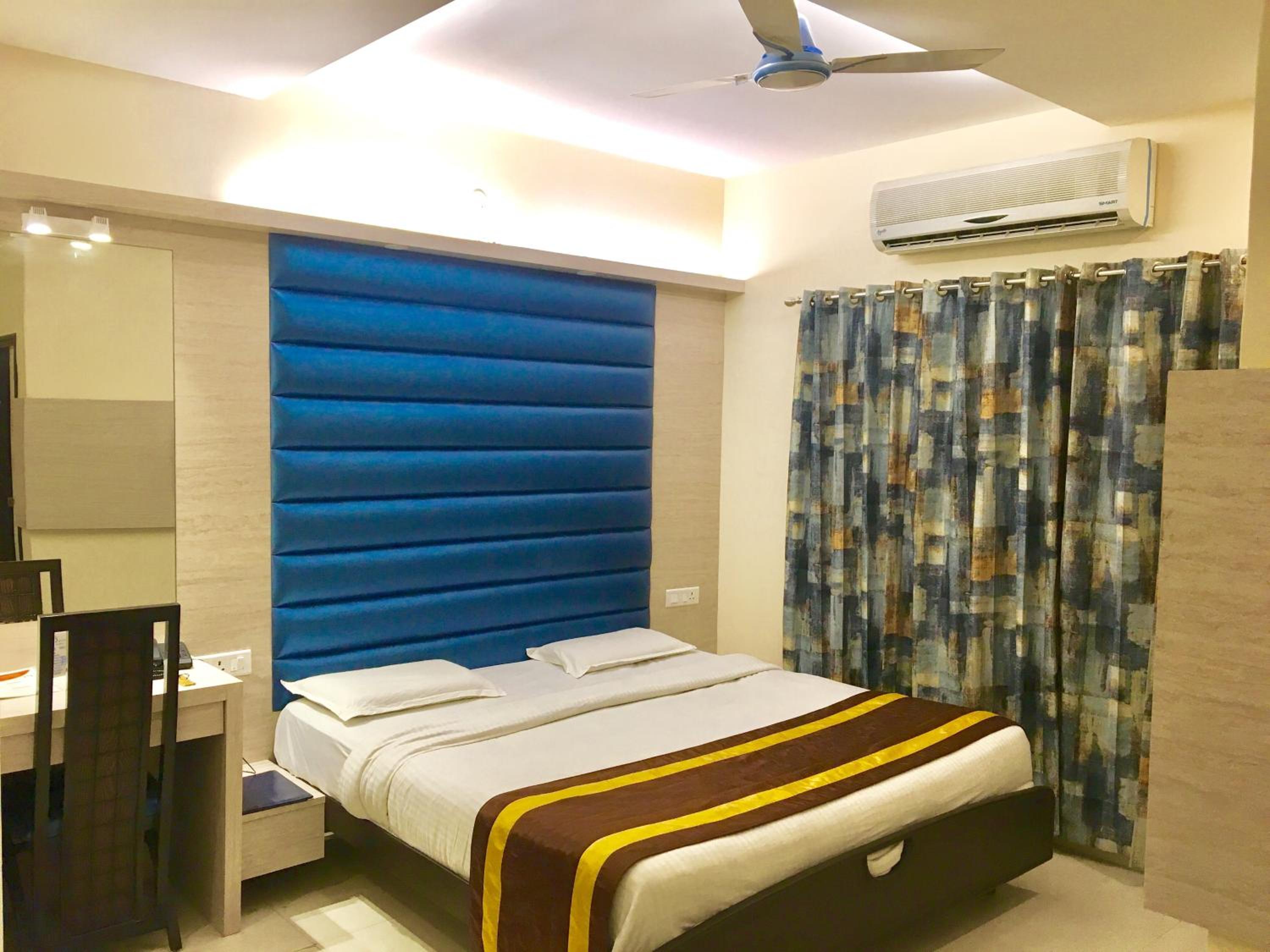 Deluxe Double Room (2 Adults + 1 Child)