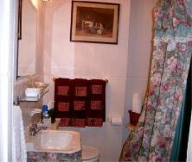 Deluxe King Suite - Photo 4