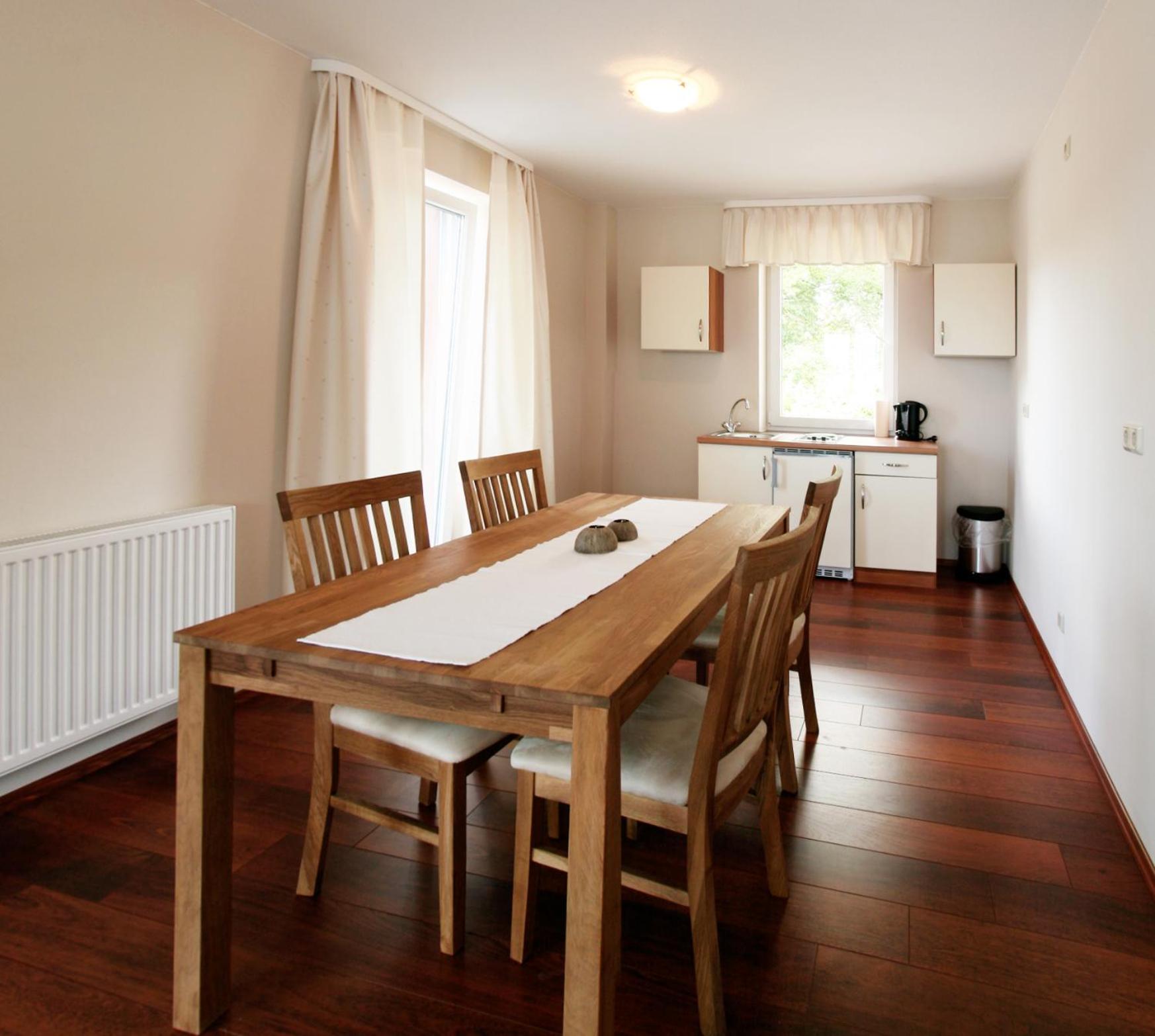 Deluxe Two-Bedroom Apartment with Garden View photo 3