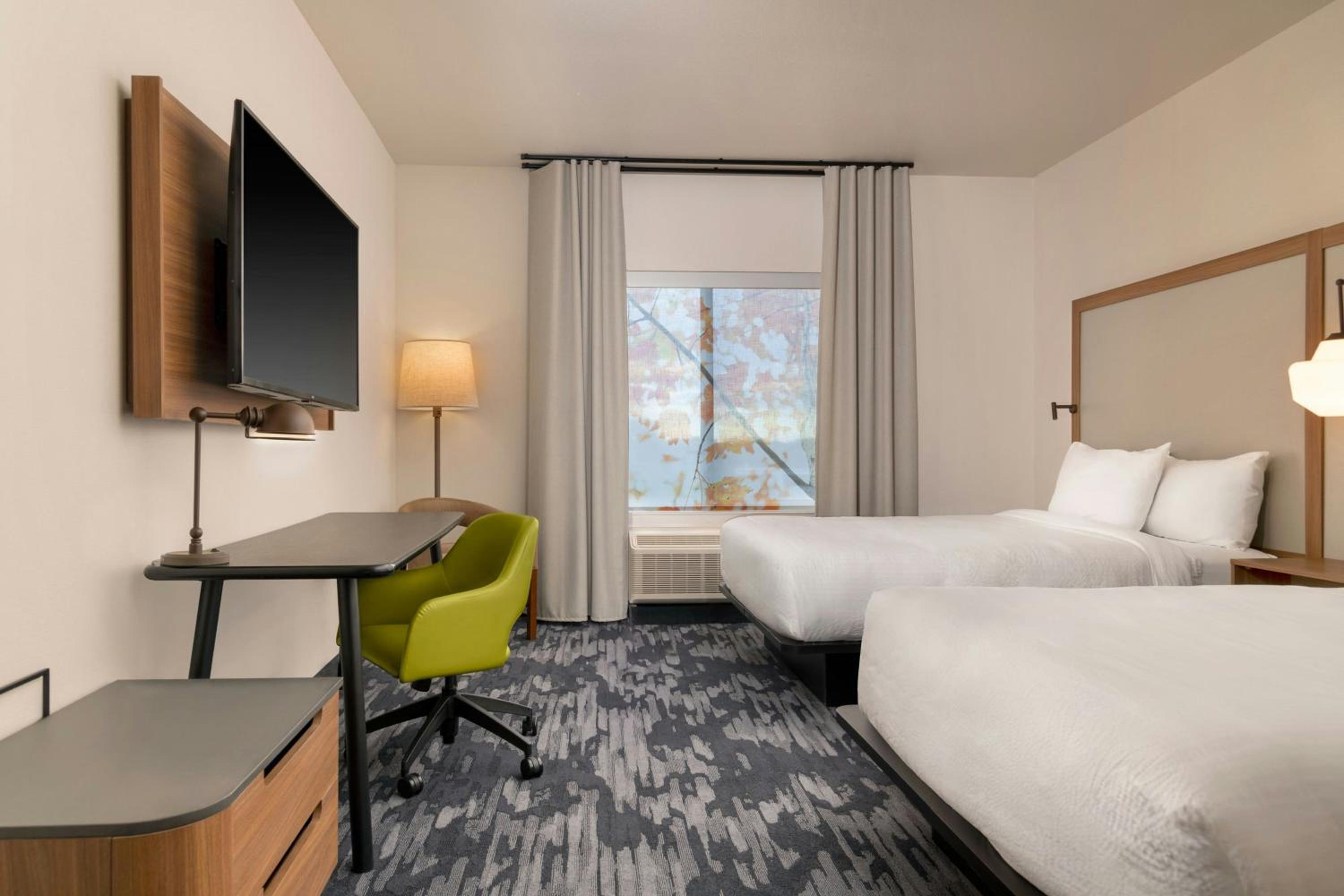 Queen Room with Two Queen Beds and Bathtub - Mobility Access