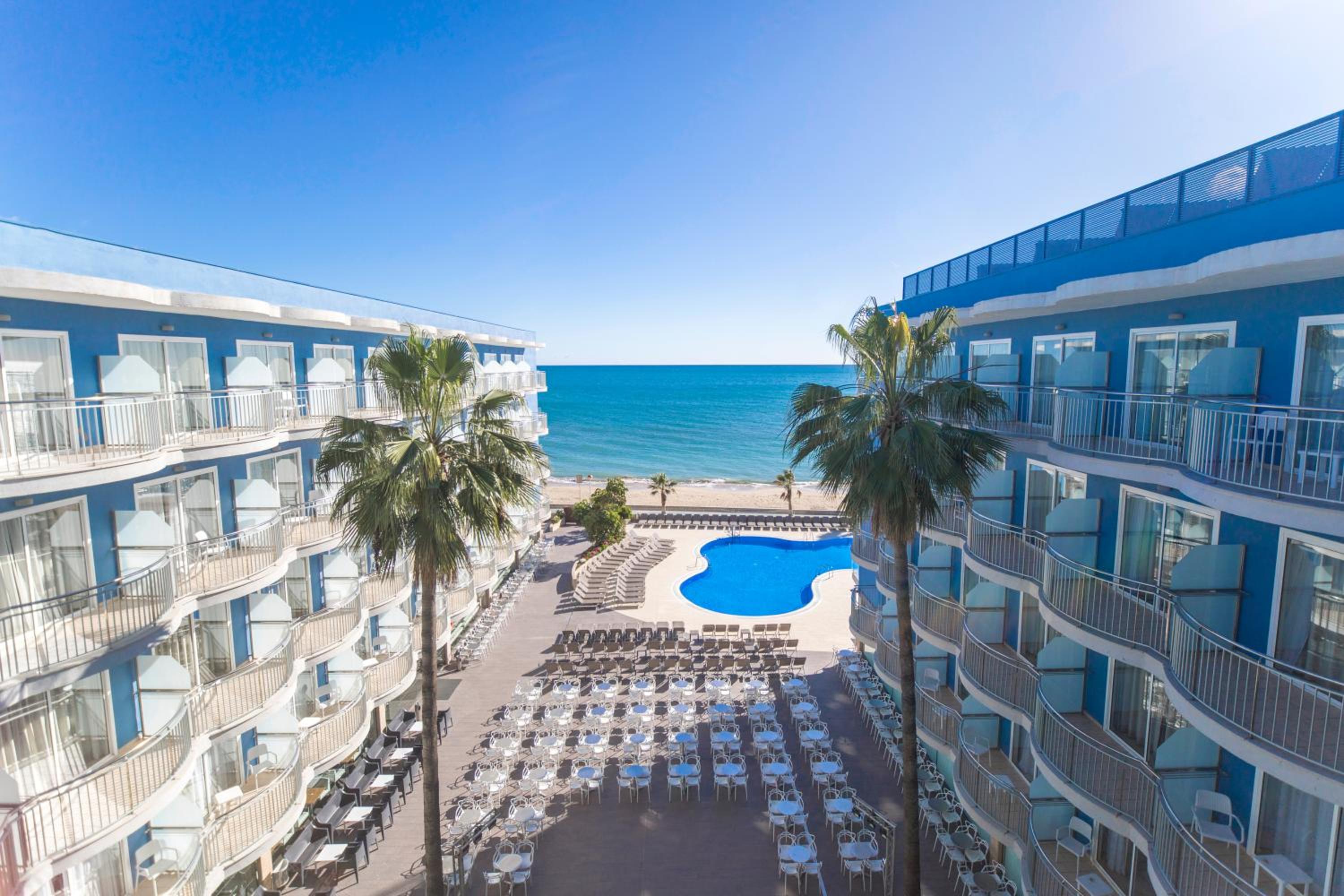 Double or Twin Room with Pool View - Photo 15
