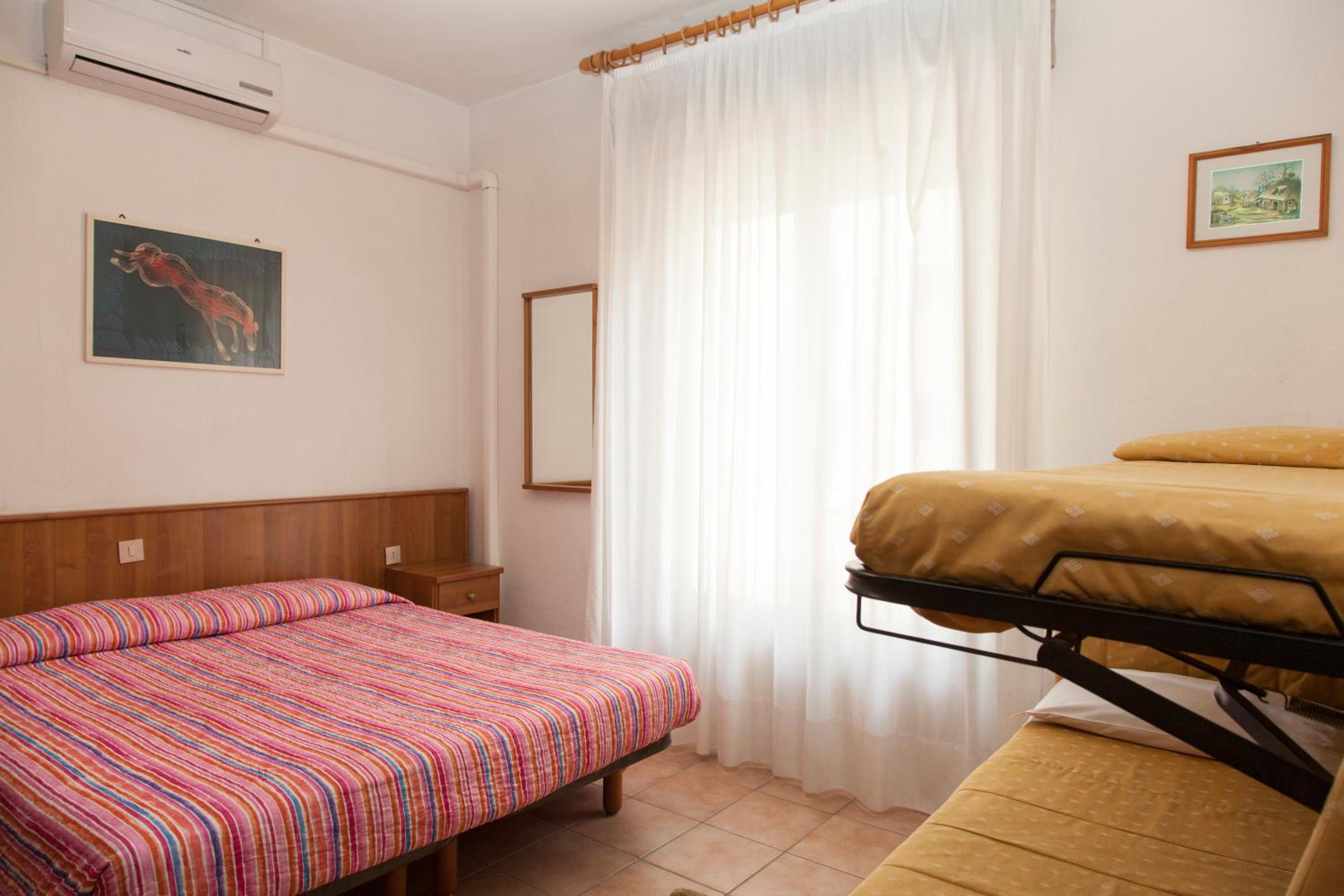 Family Room (2 Adults + 2 Children)