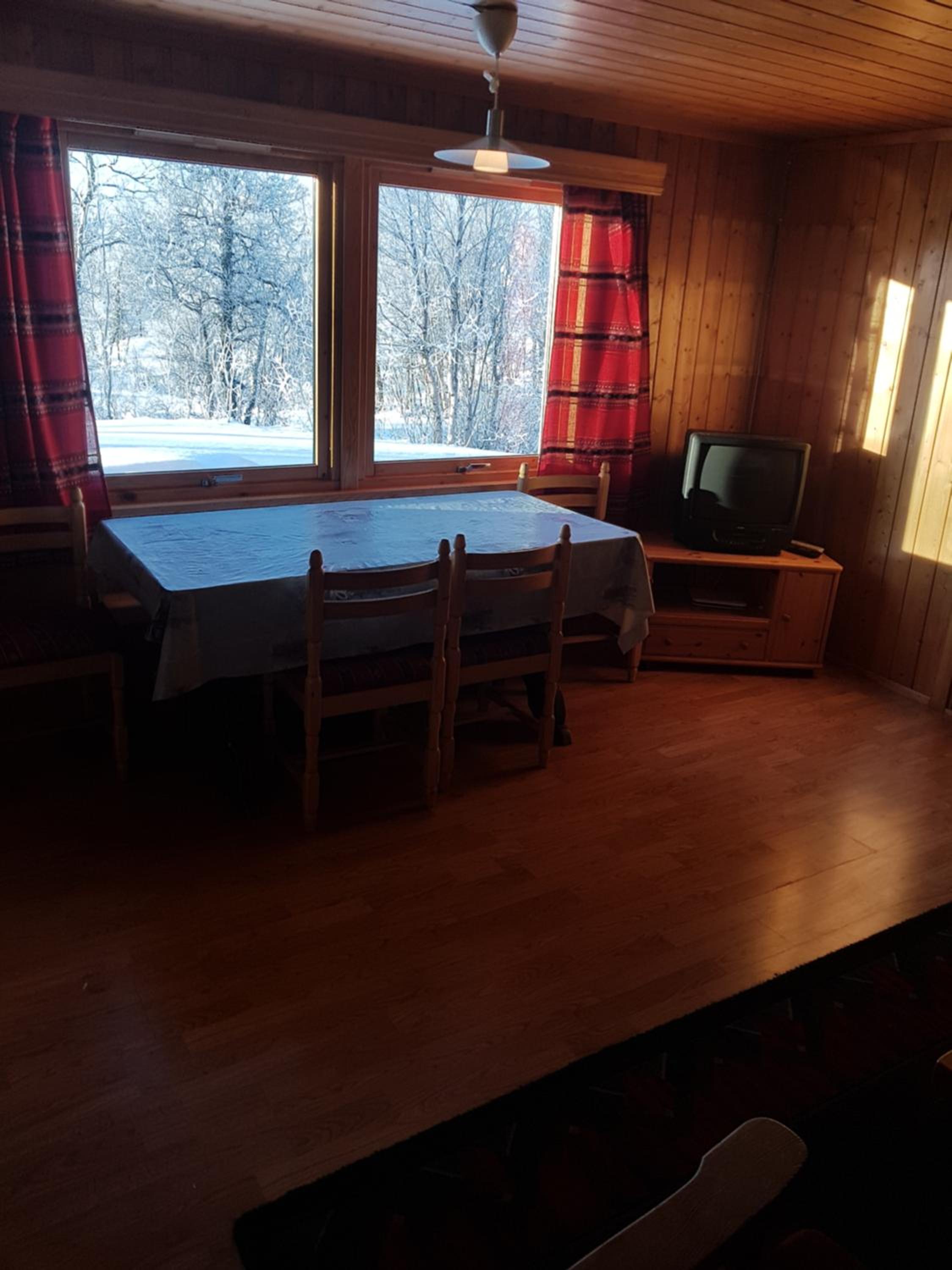 Two-Bedroom House - Photo 2
