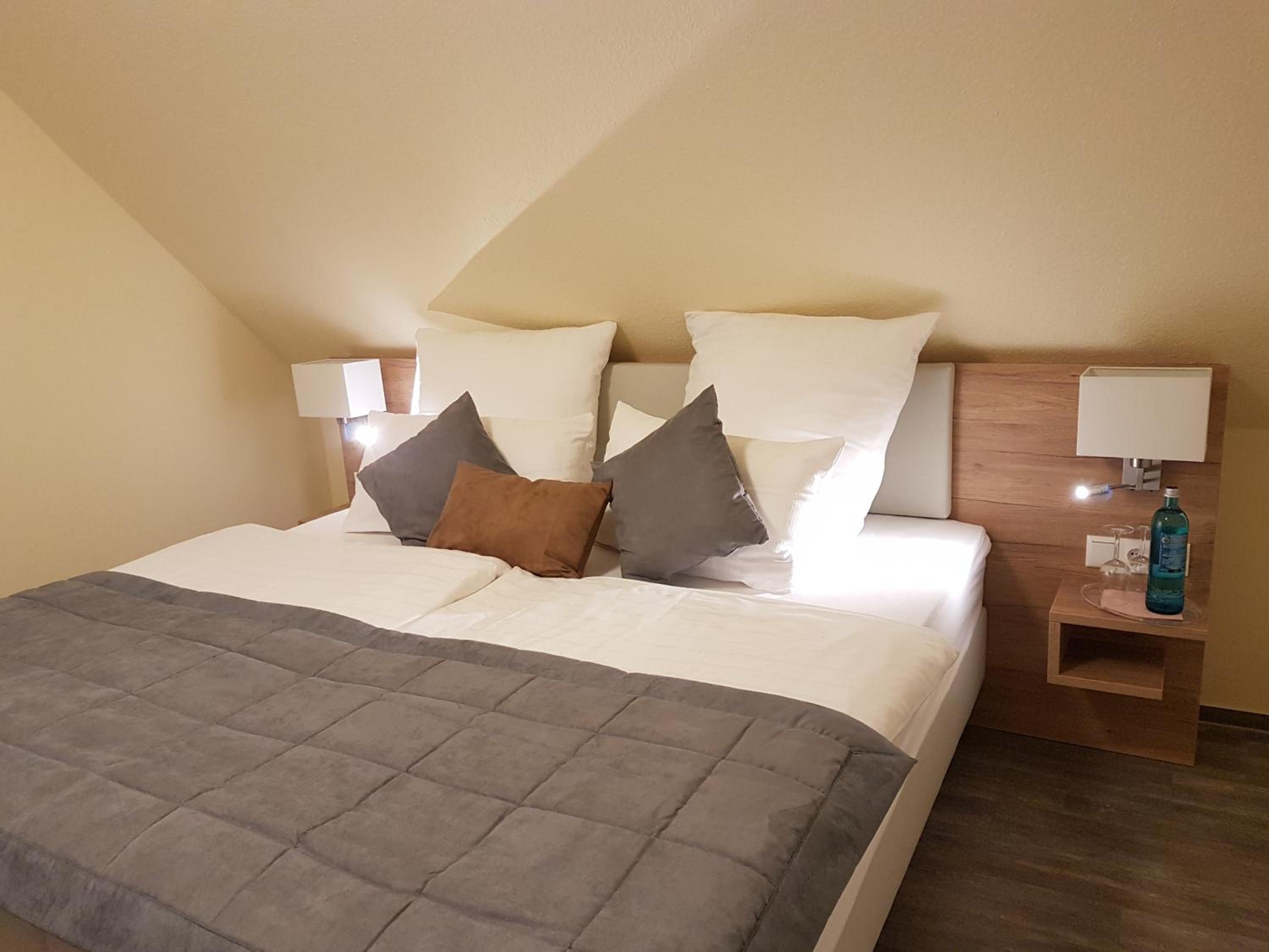Deluxe Family Suite - Photo 8