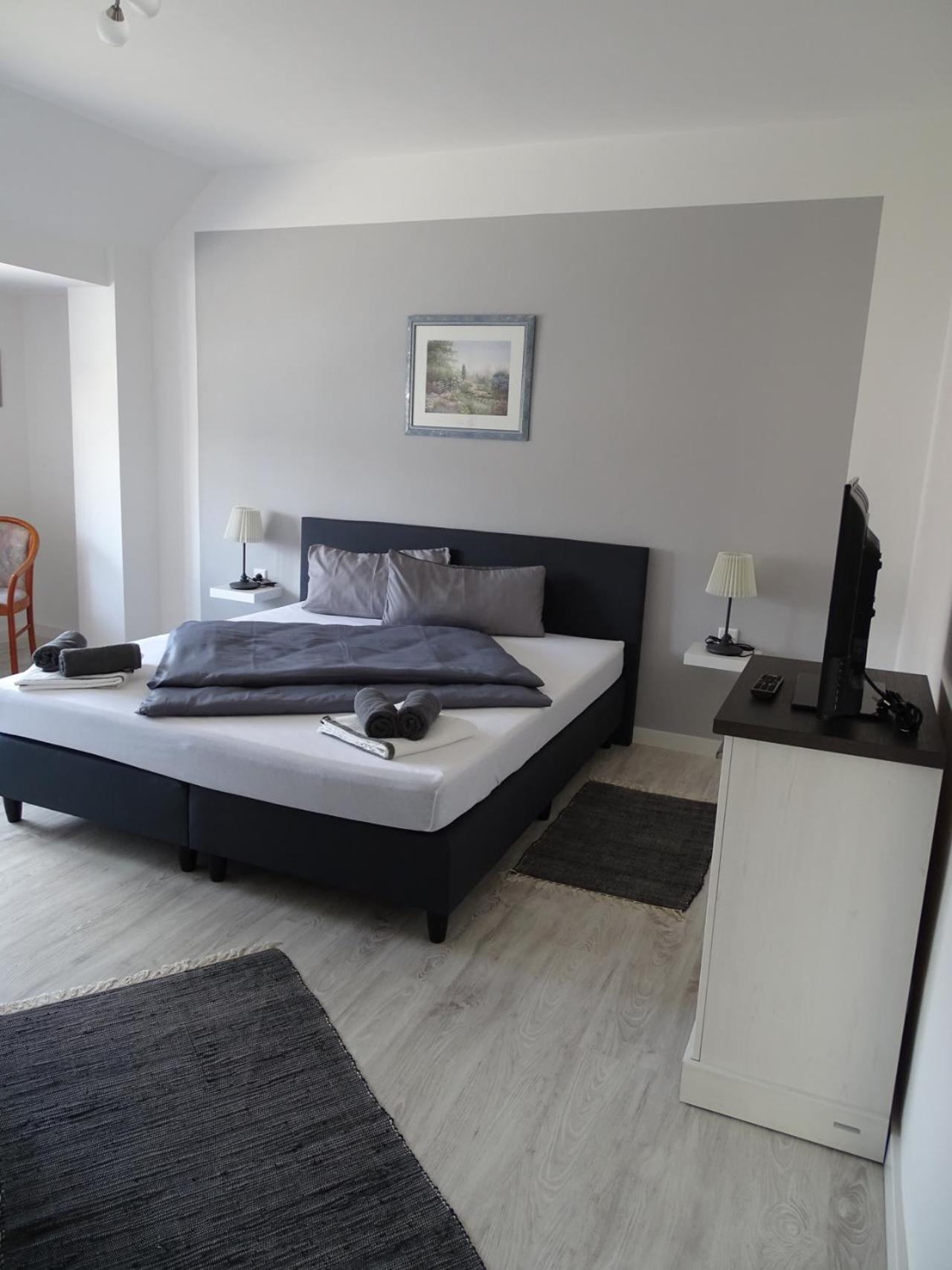 Double Room - Photo 3
