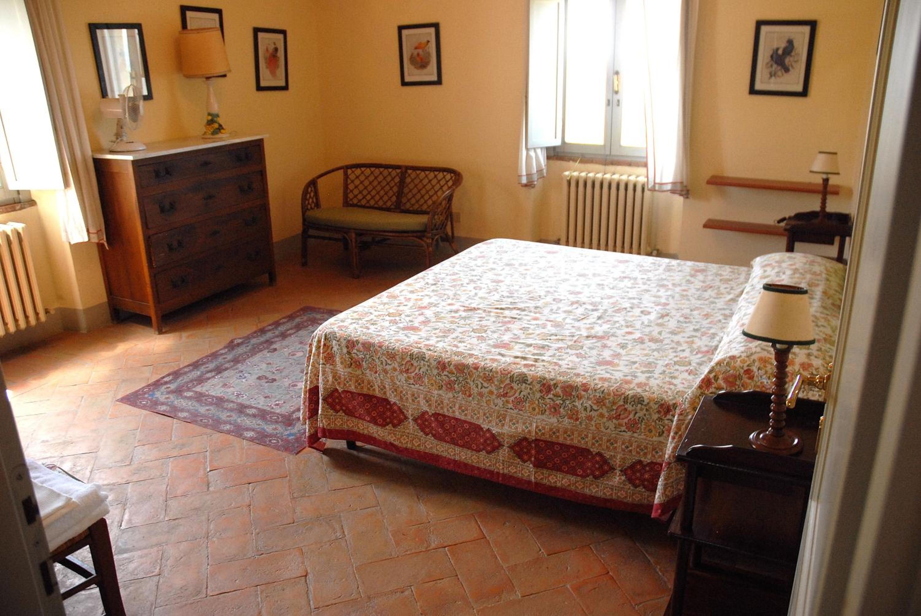 Six-Bedroom House photo 1