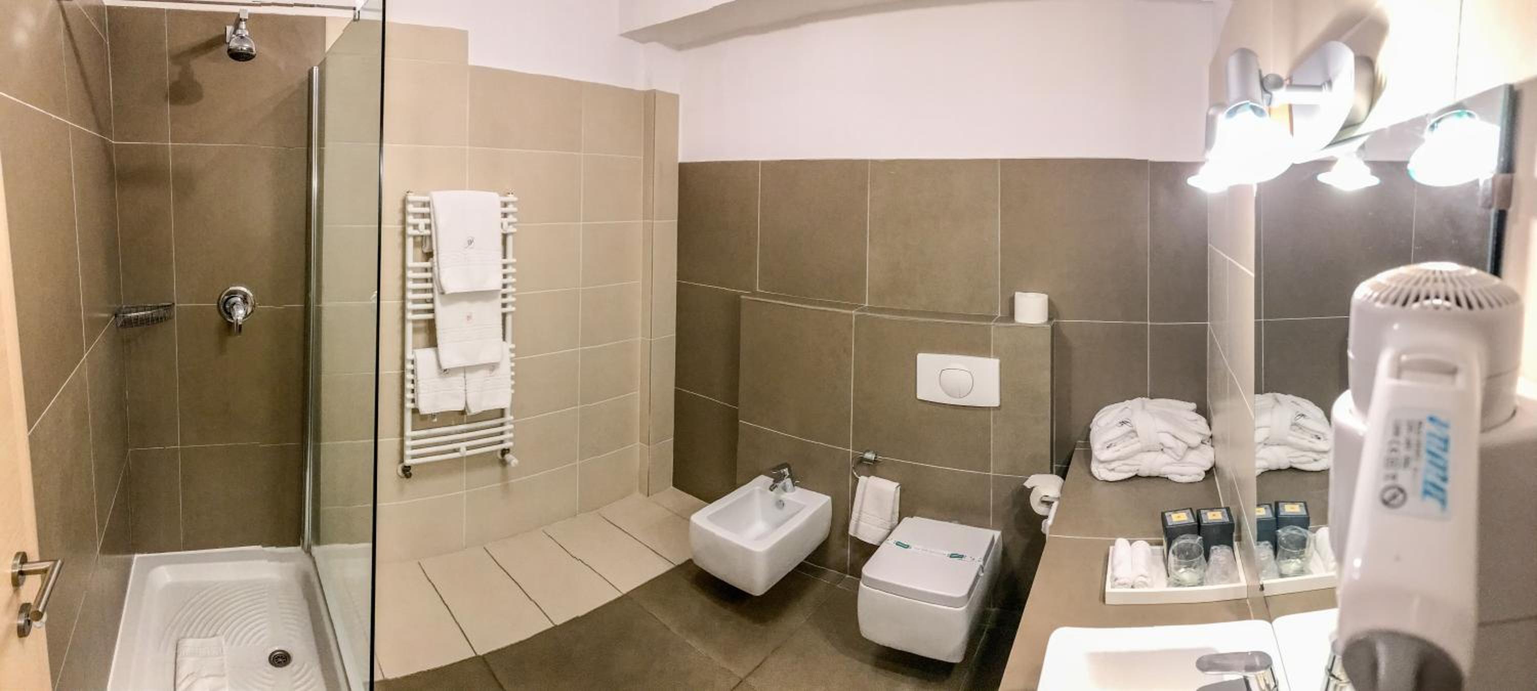 Family Room - Photo 2