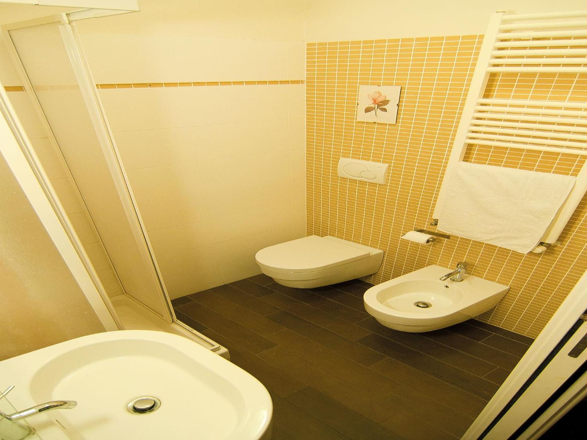 Single Room with Shared Bathroom photo 3