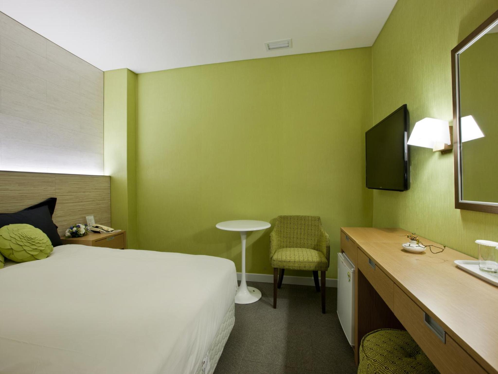 Standard Double Room without Window - Photo 4