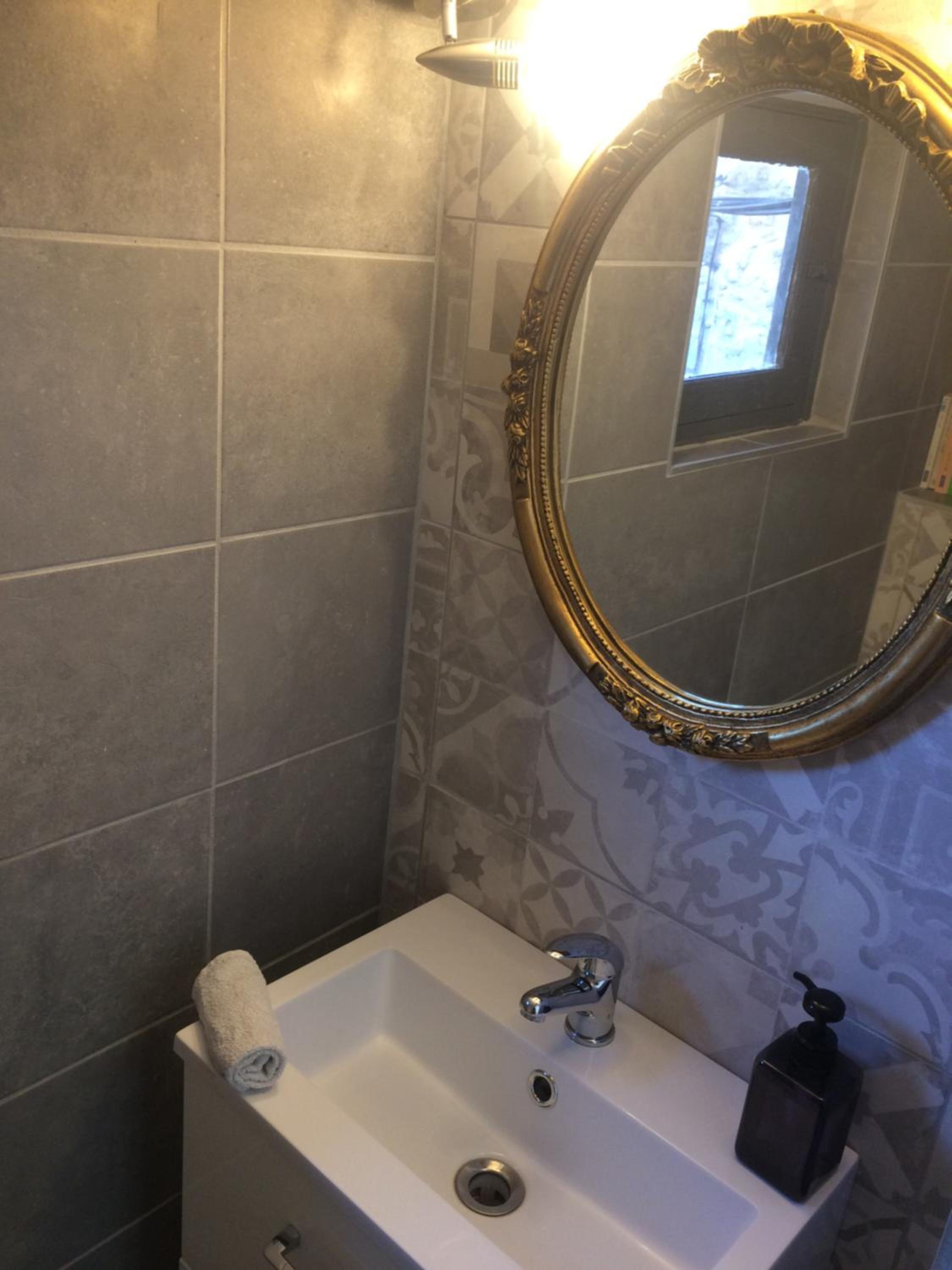 Double Room with Private Bathroom - Photo 8