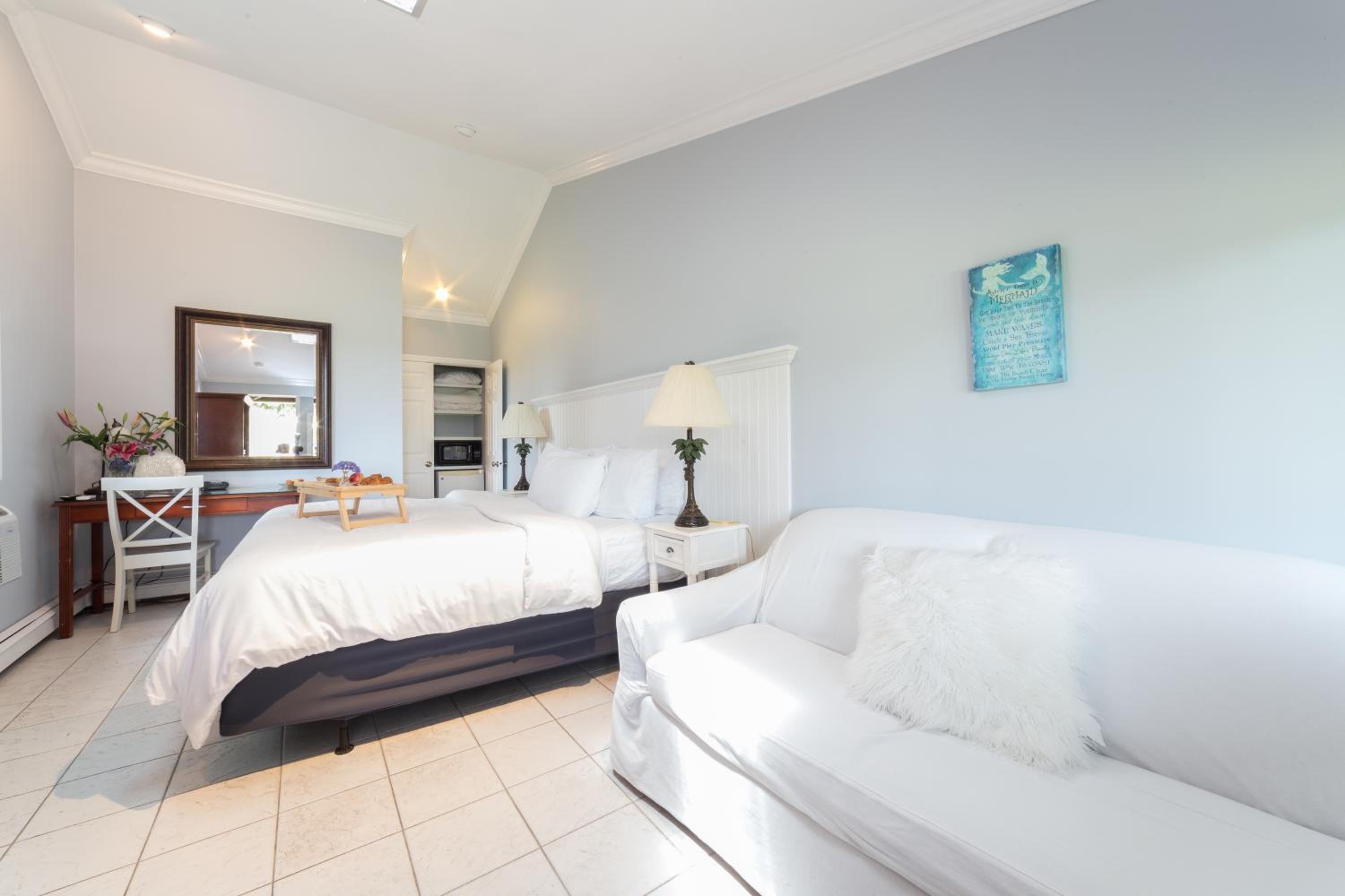 King Room with Sofa Bed photo 1