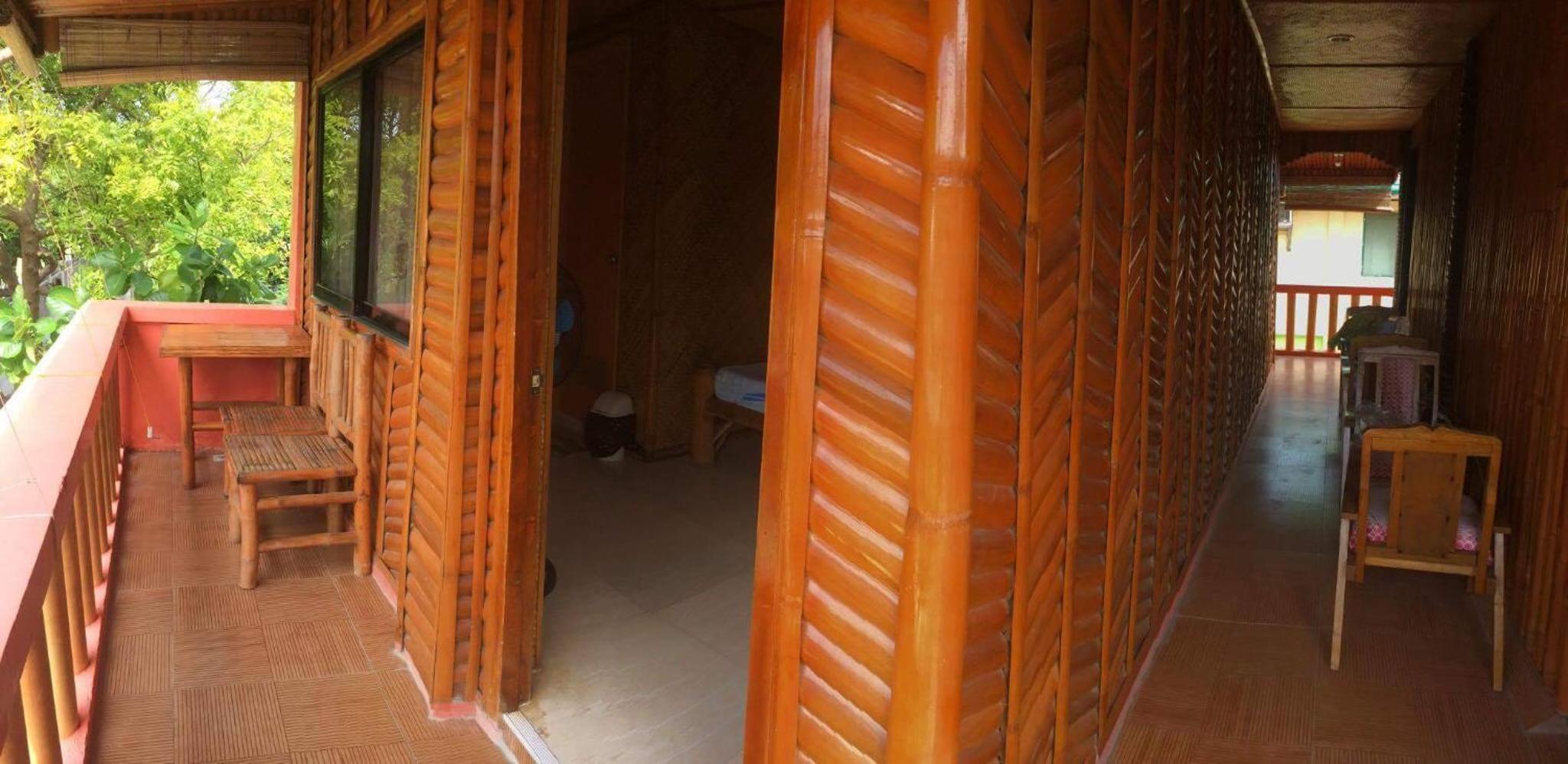 King Room with Balcony - Photo 2