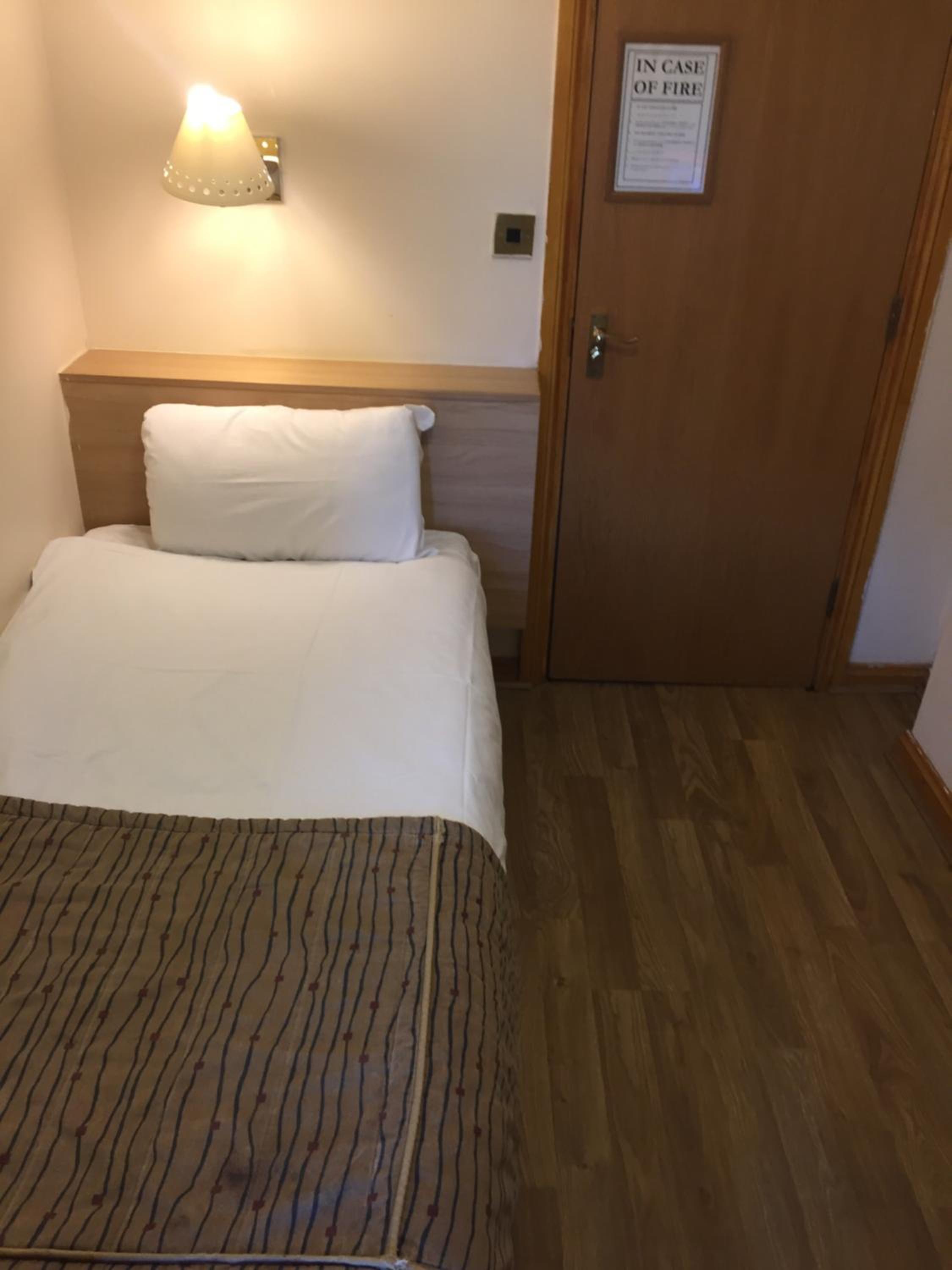 Single Room with Shared Bathroom photo 1