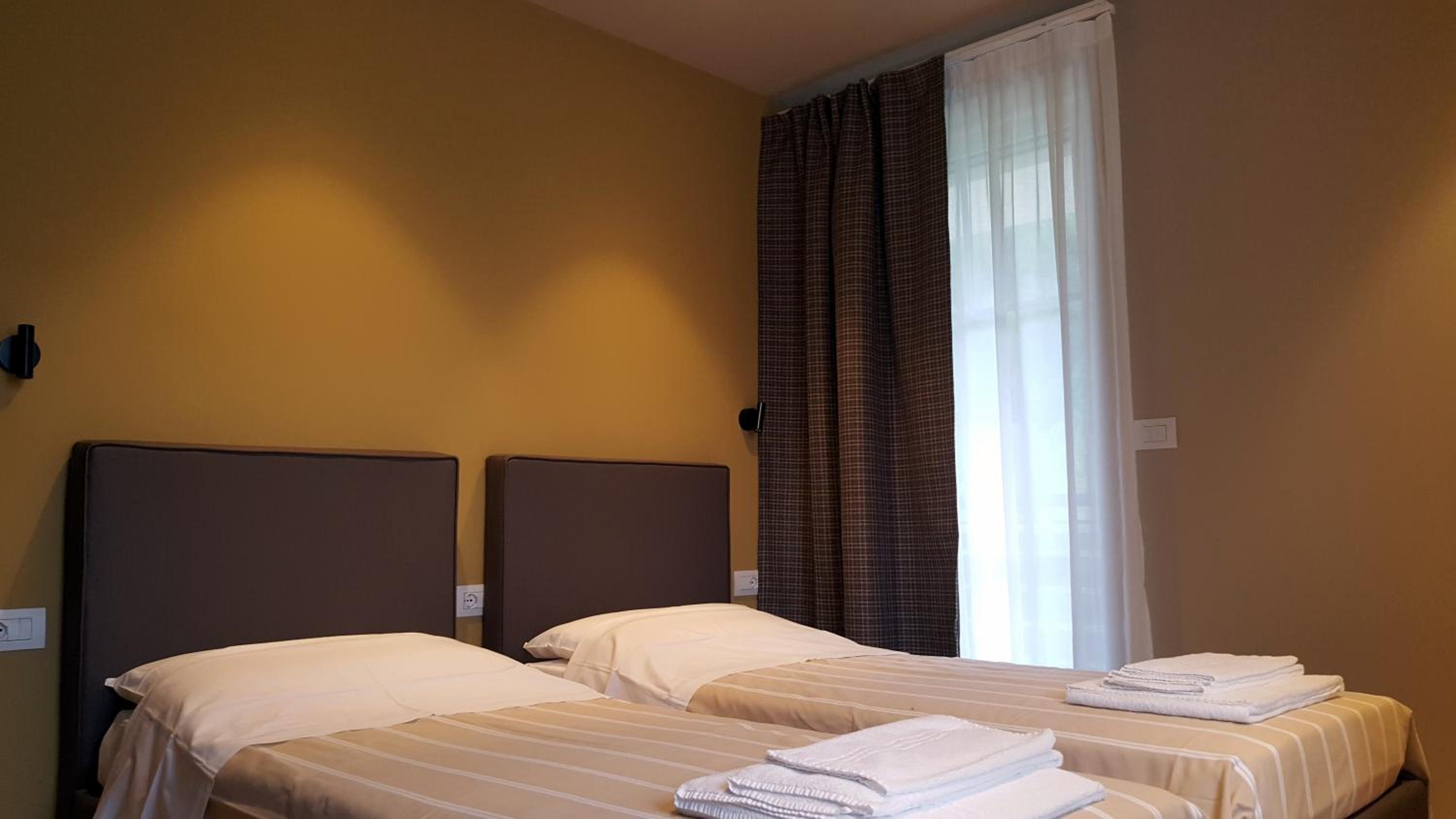 Double or Twin Room with Private Bathroom - Photo 5