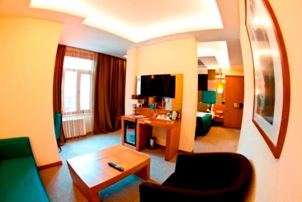 Corner Suite
