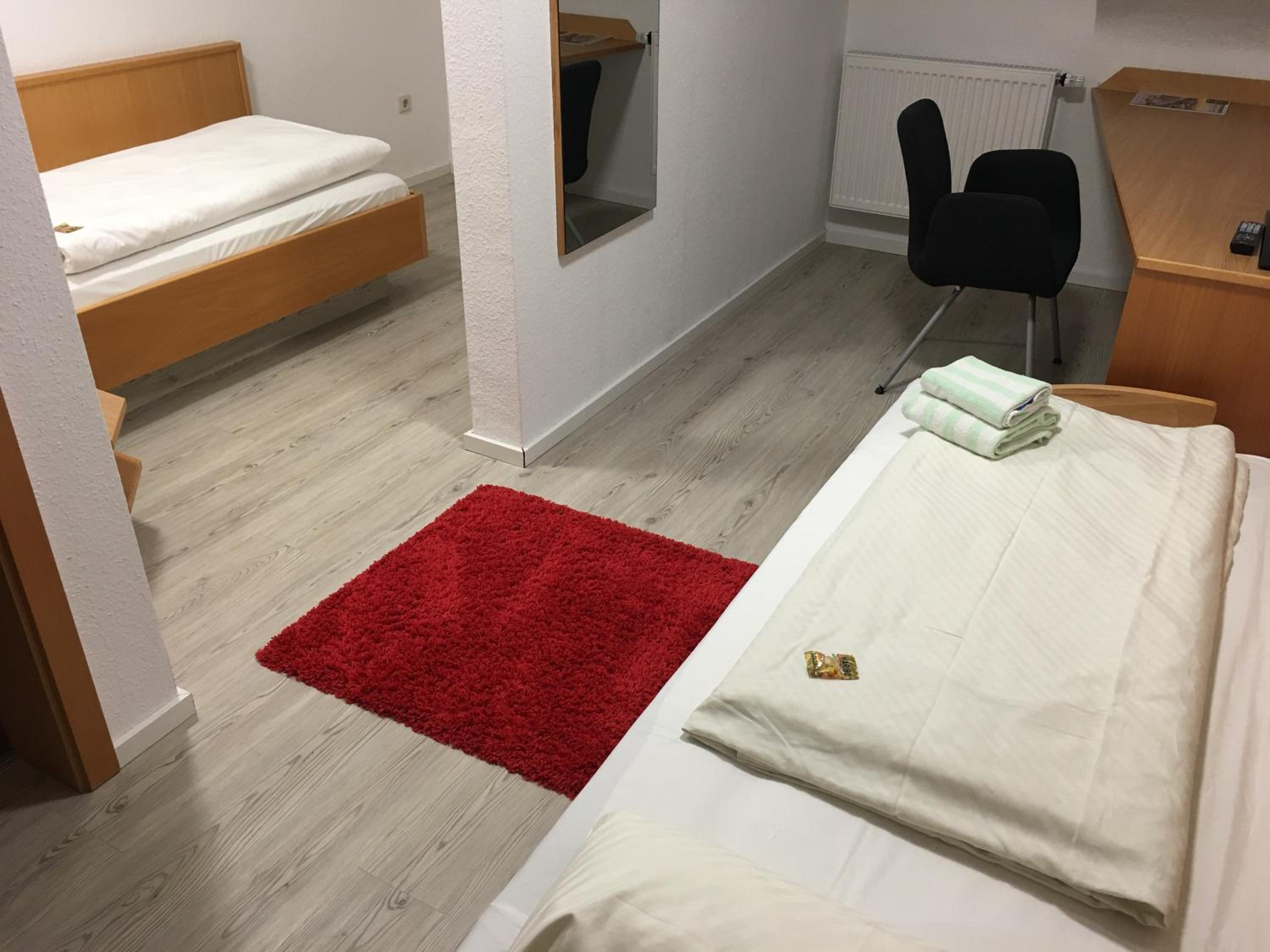 Small Twin Room photo 2