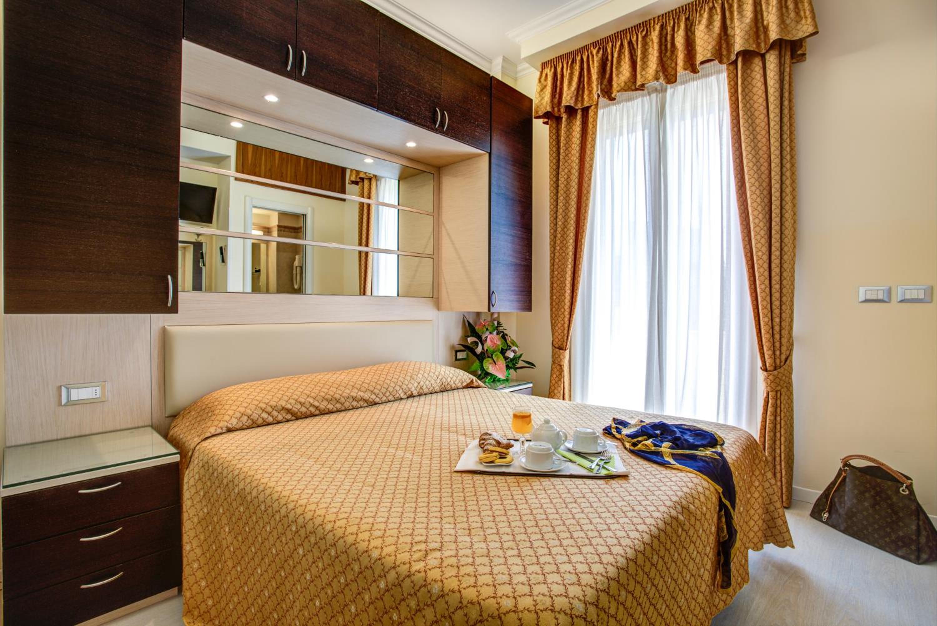 Standard Double Room - Photo 1