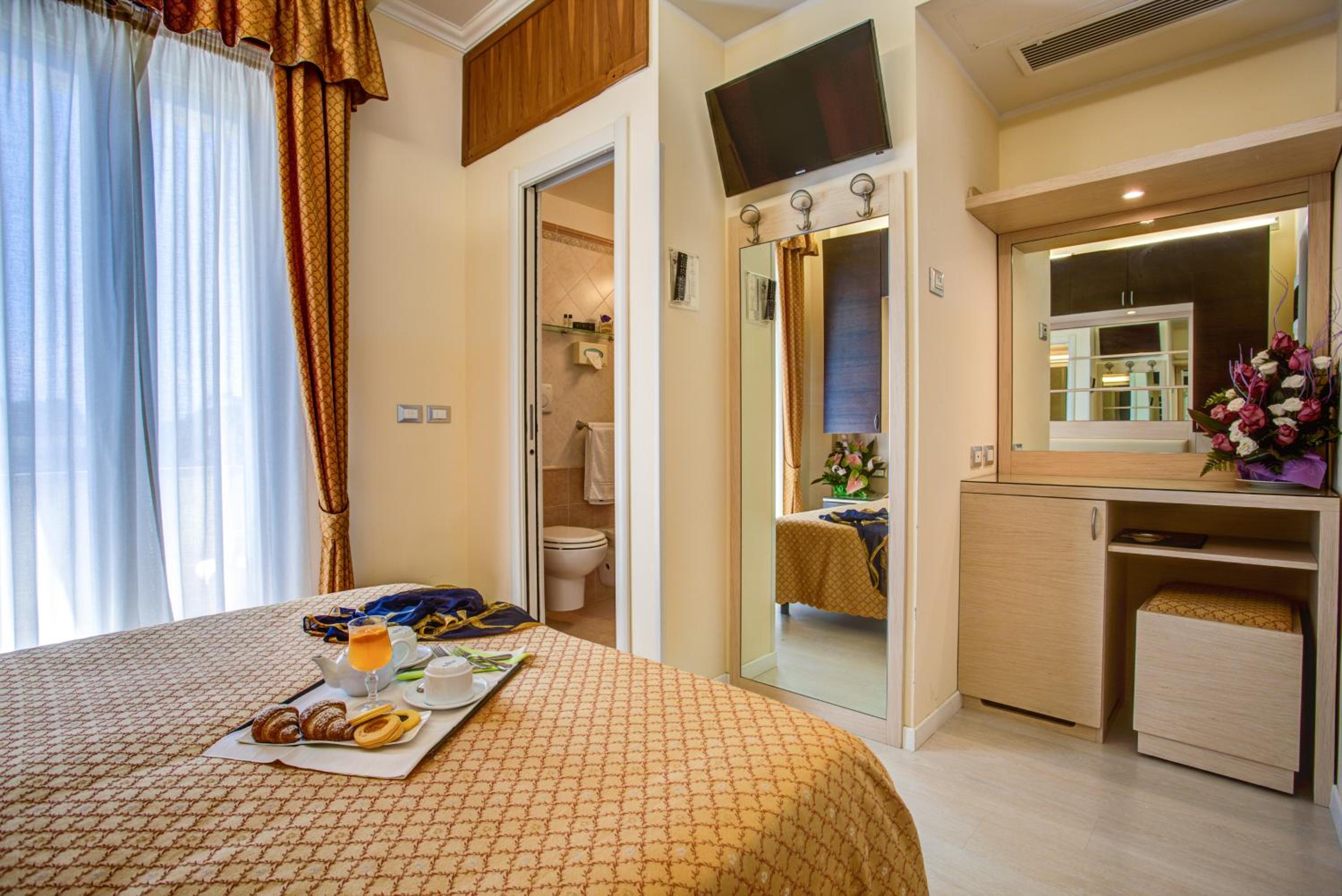 Standard Double Room - Photo 2