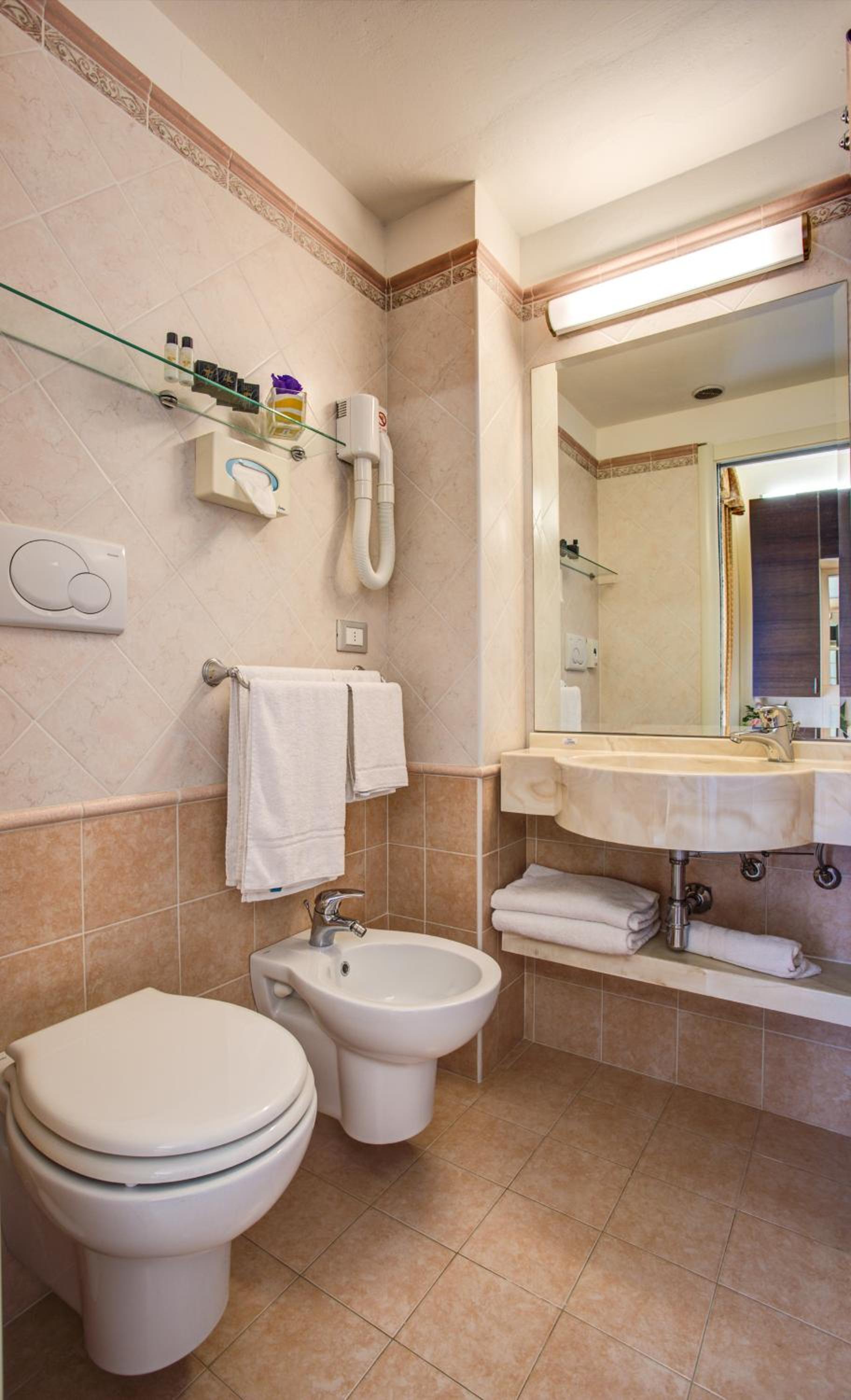 Standard Double Room - Photo 4