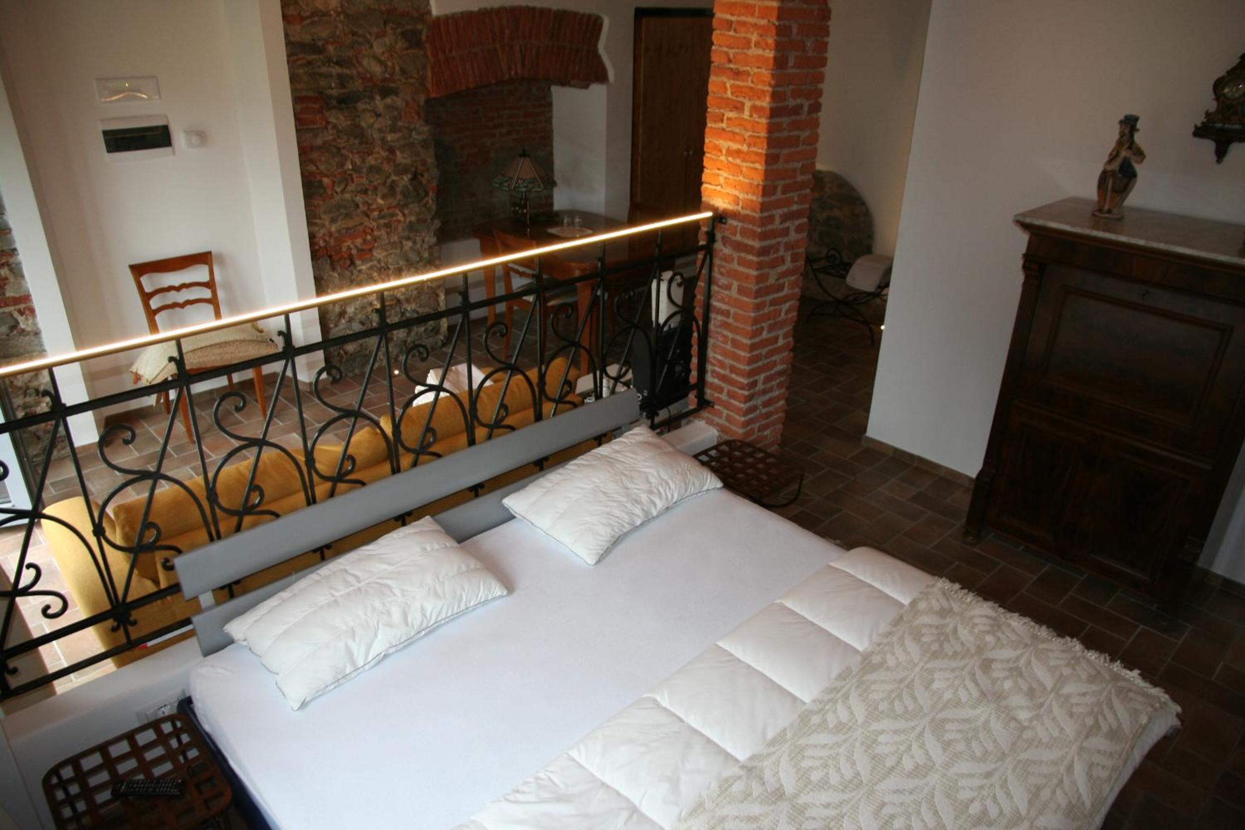 Deluxe Double Room - Photo 15