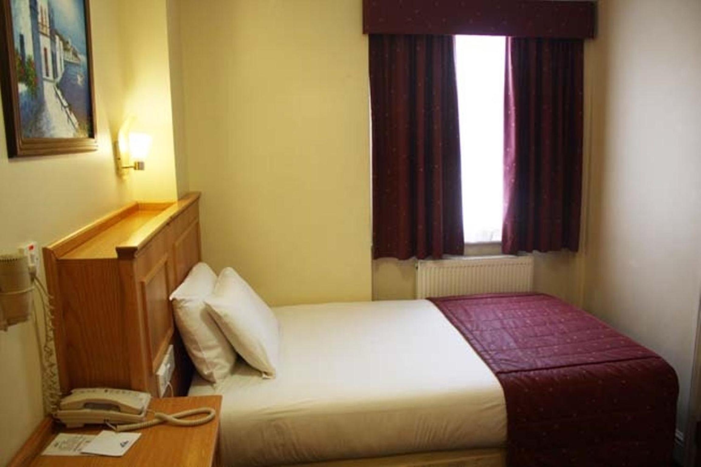 Single Room - Non-Smoking photo 3