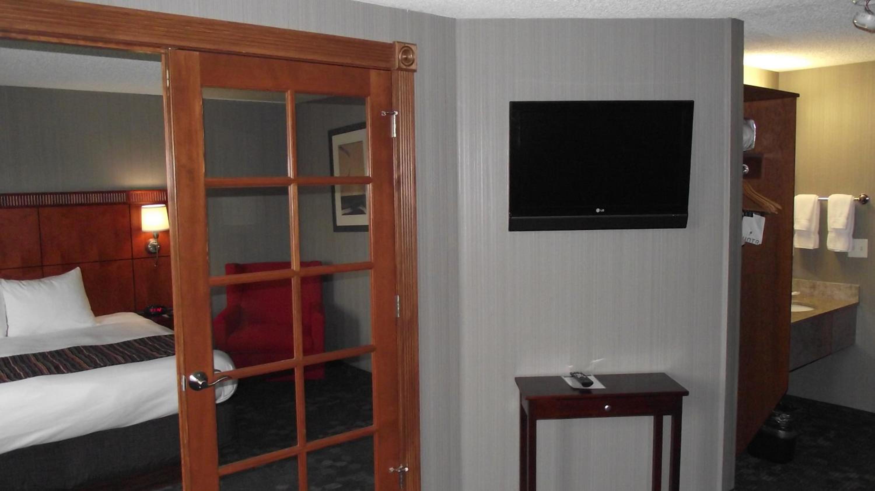 One-Bedroom King Suite - Photo 7
