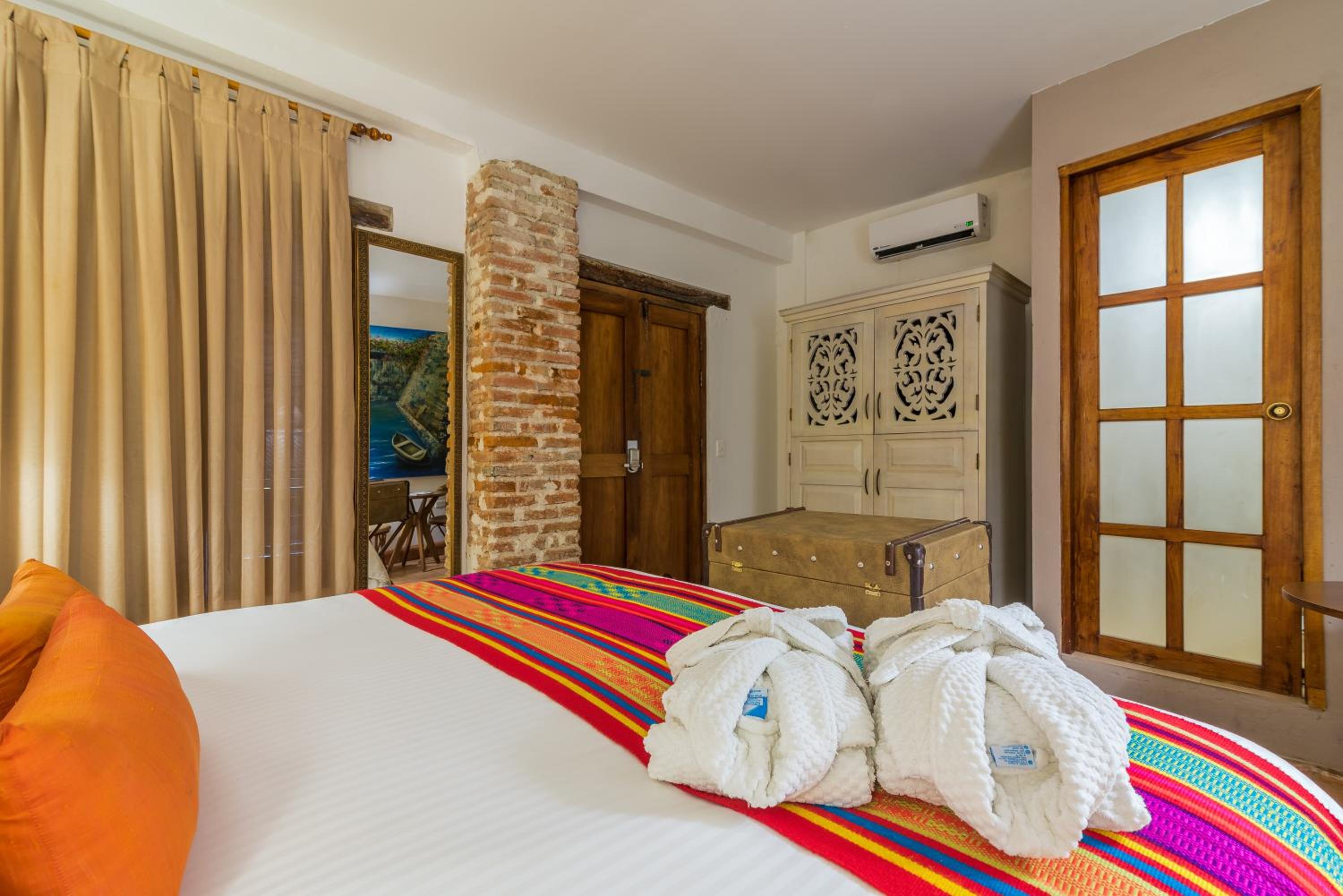 King Bed - Photo 3