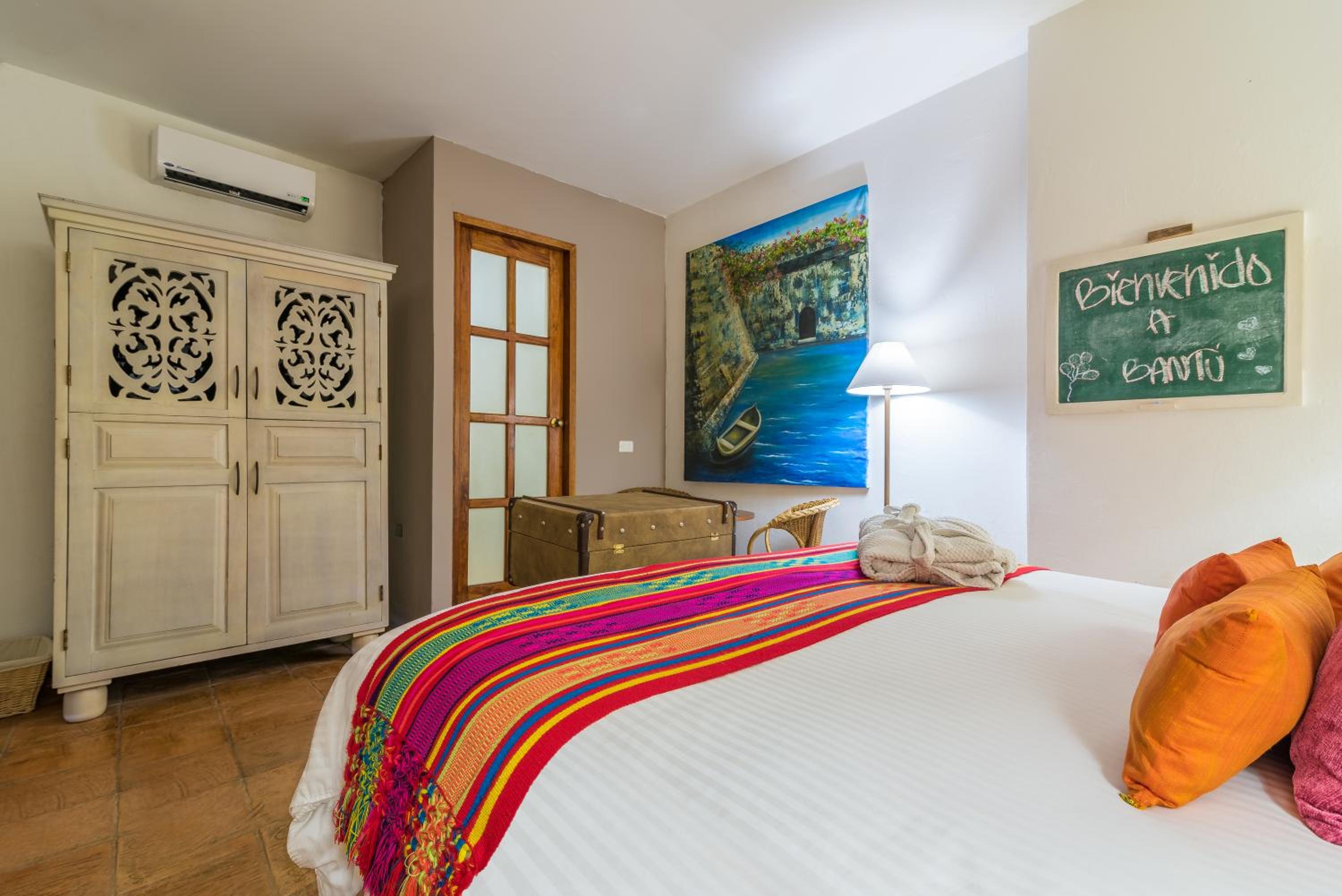 King Bed - Photo 5