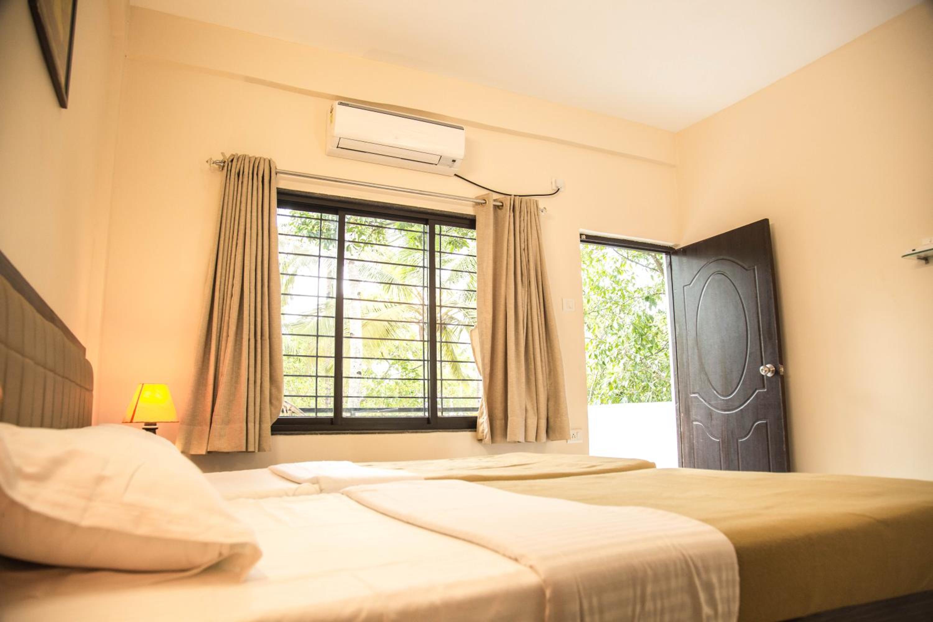 Twin Room with Pool View