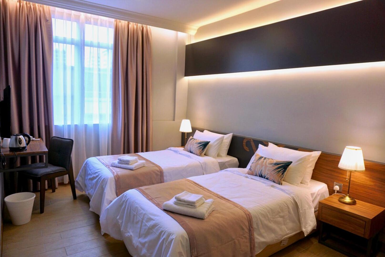 Superior Twin Room (with window) photo 2