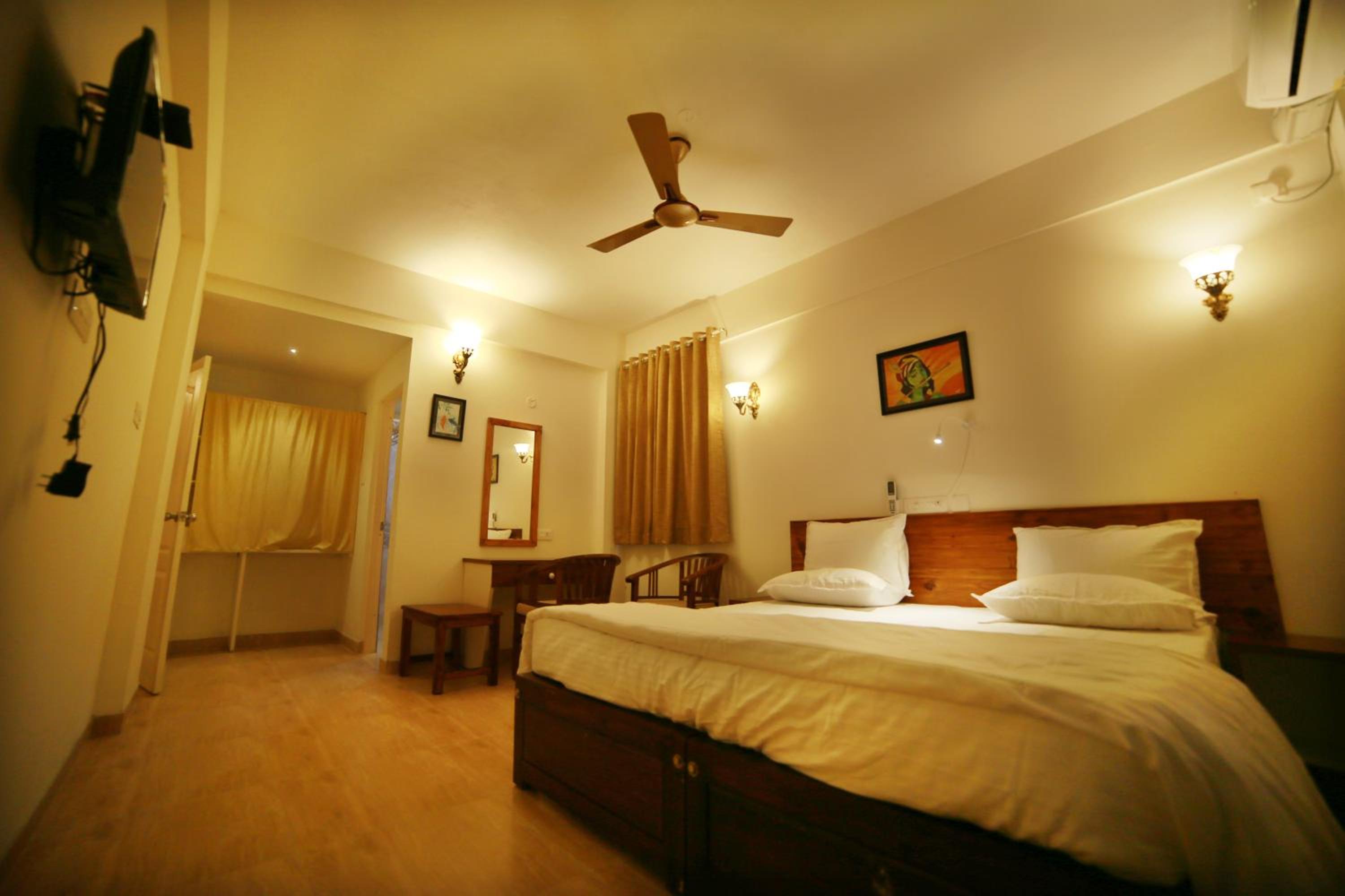 Deluxe Double or Twin Room with Balcony