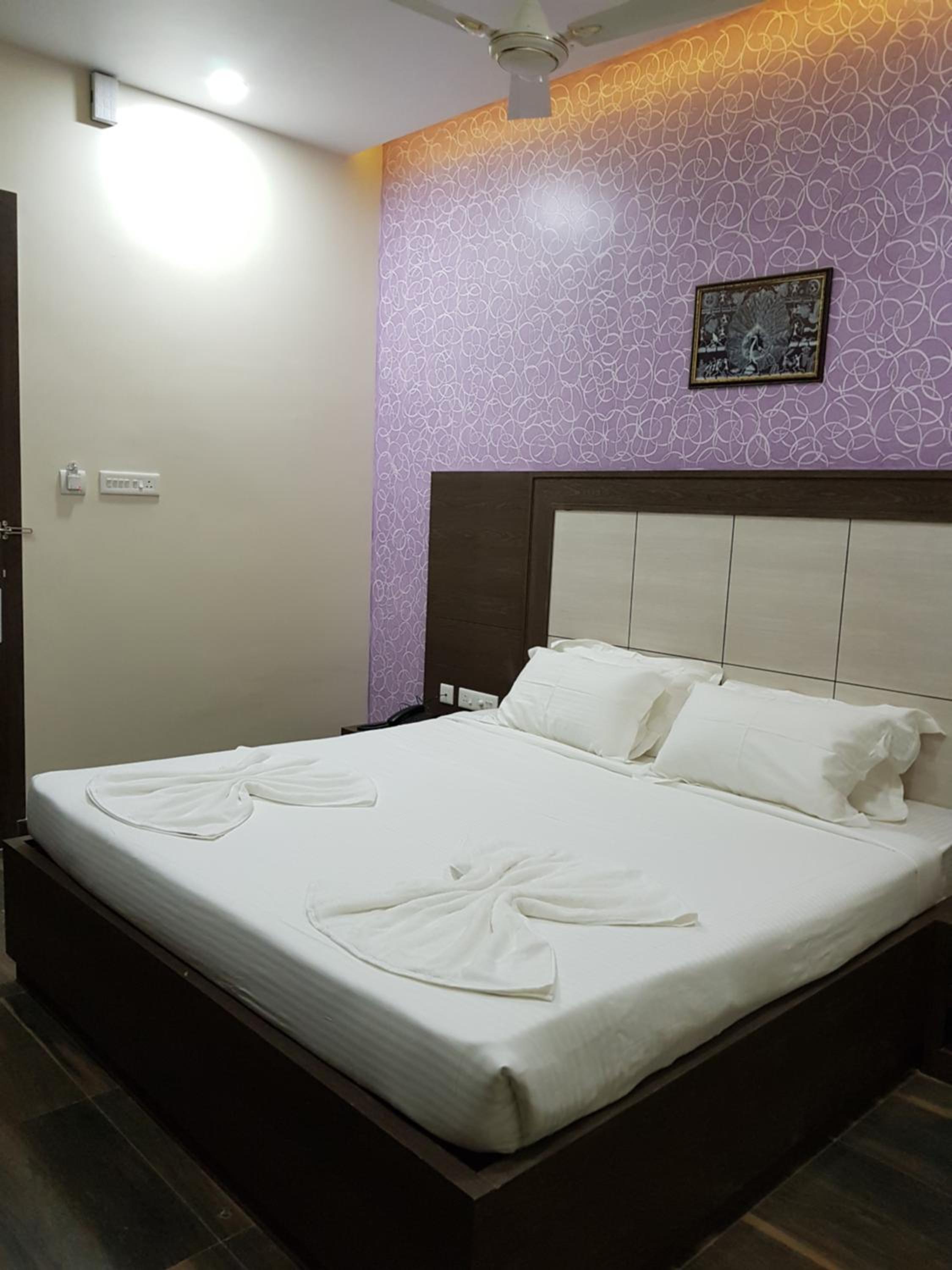 Deluxe Double or Twin Room with City View photo 3