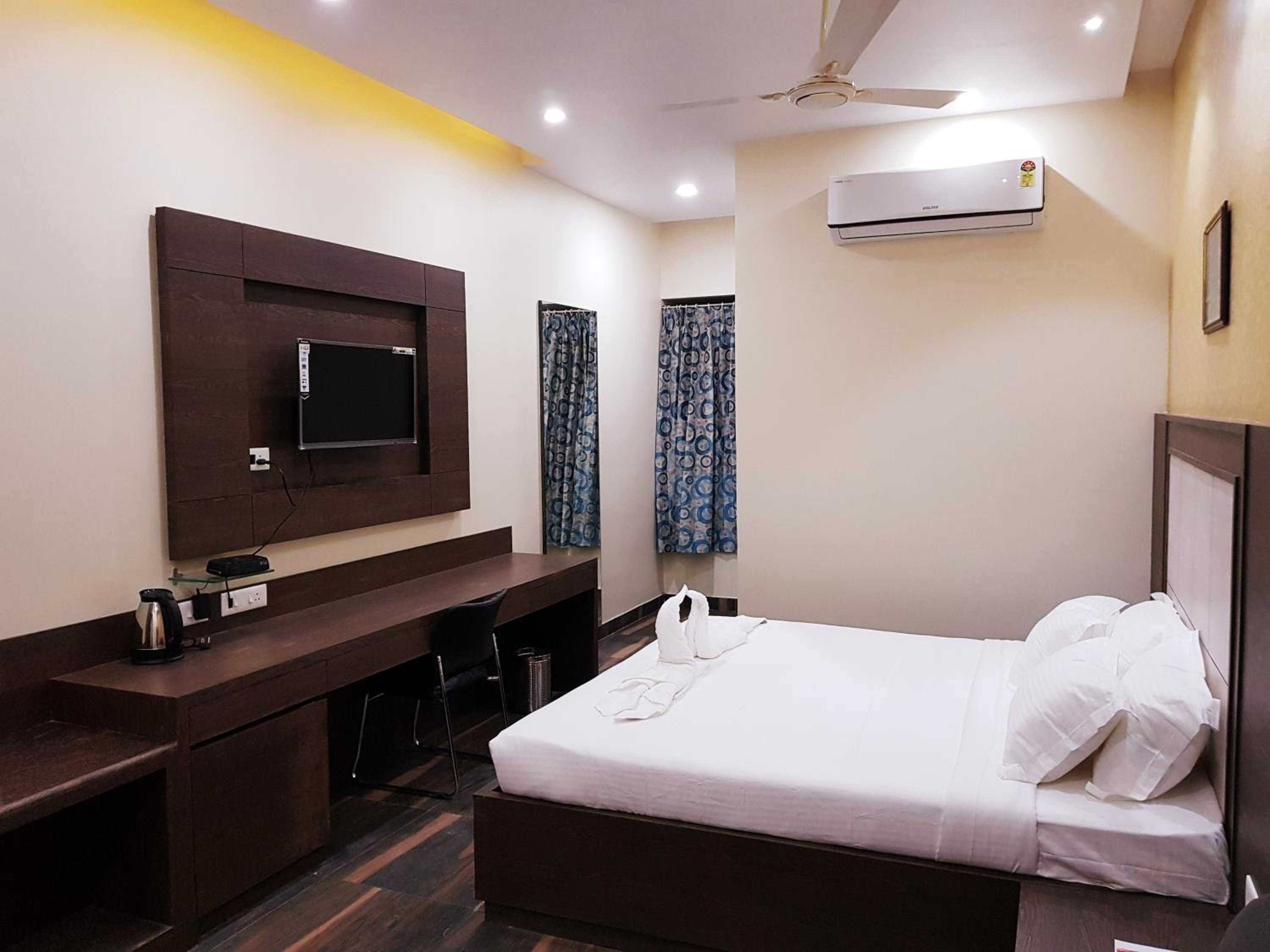 Superior Deluxe Double or Twin Room  photo 3