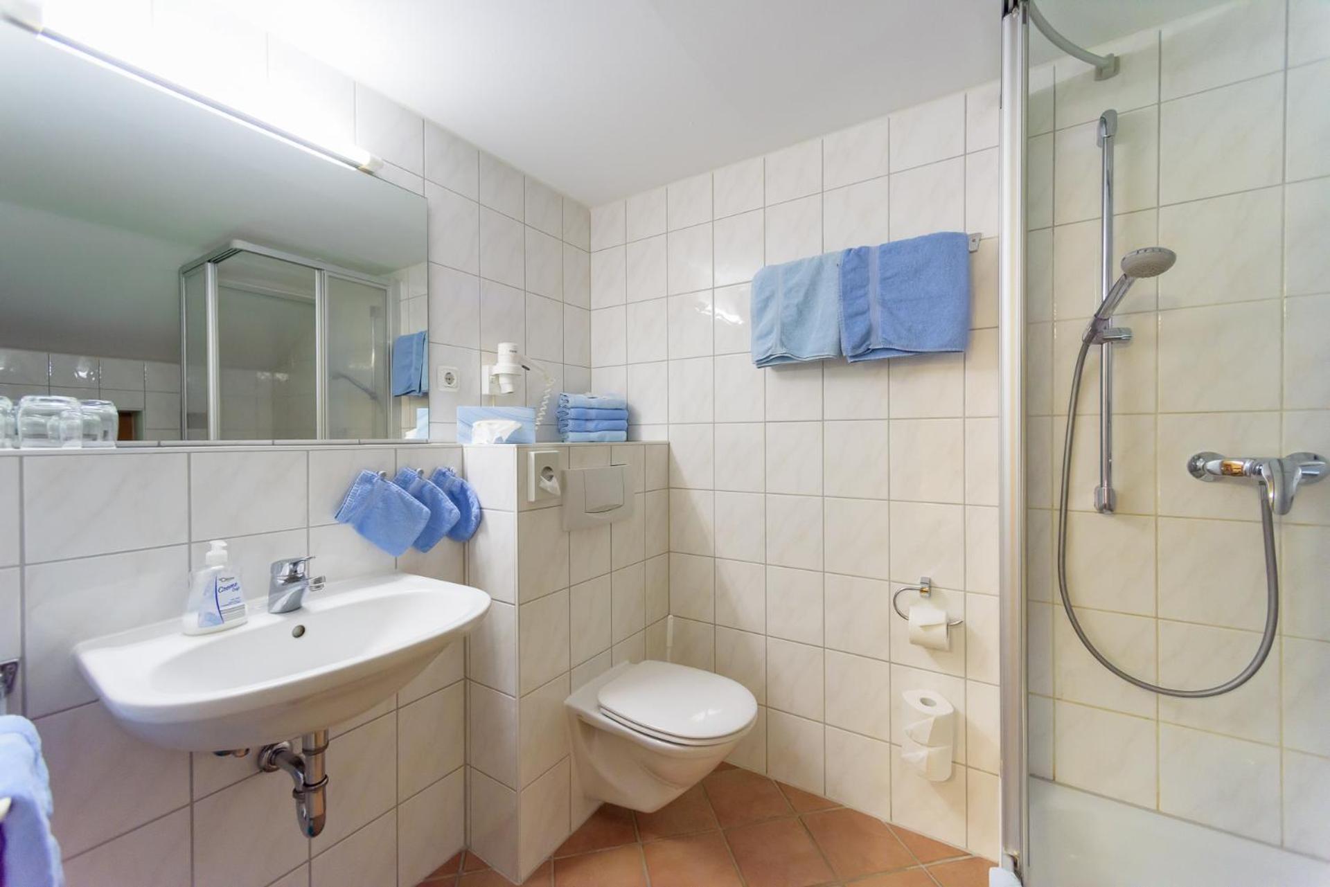 Quadruple Room - Photo 6