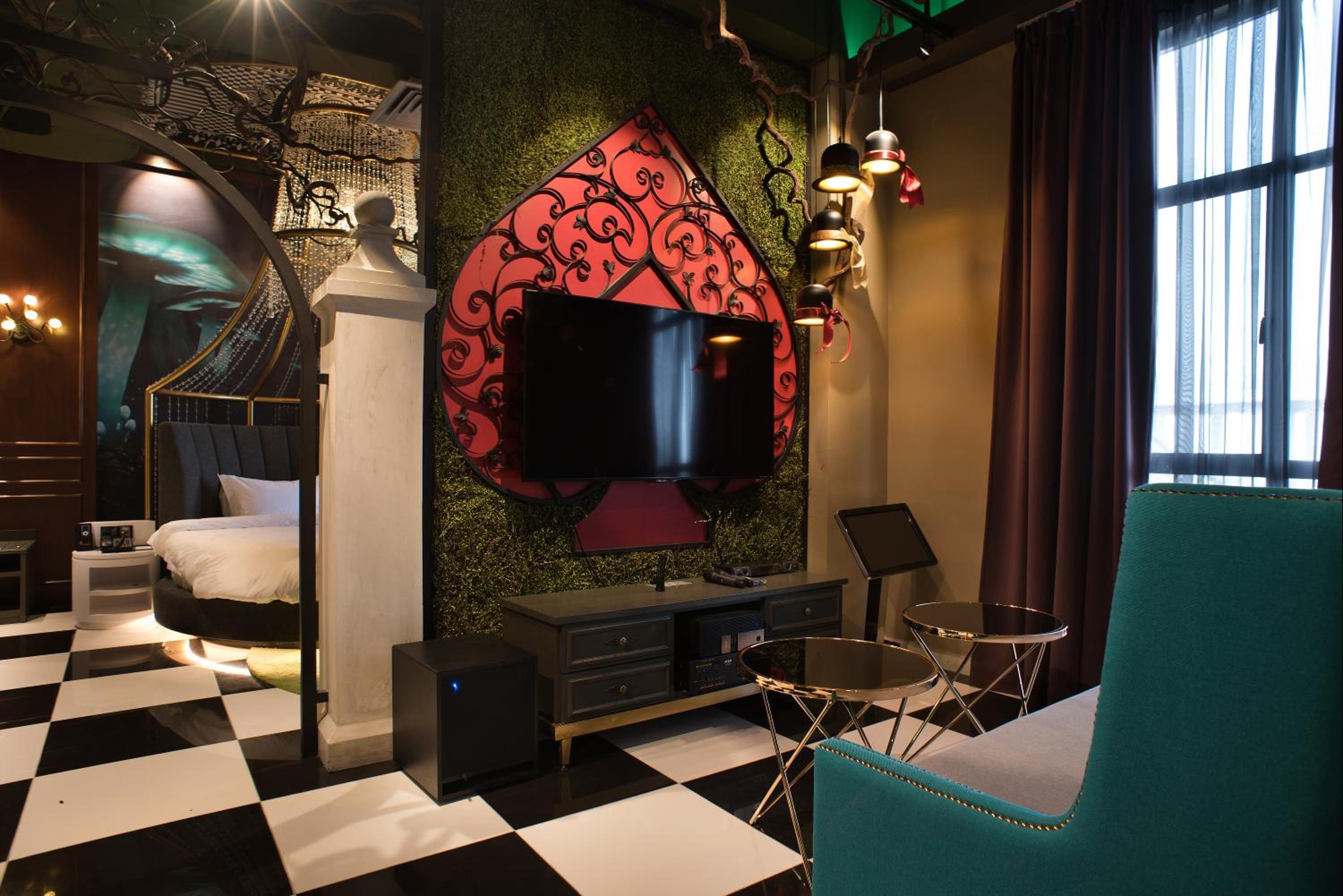 Alice In Wonderland Suite photo 2