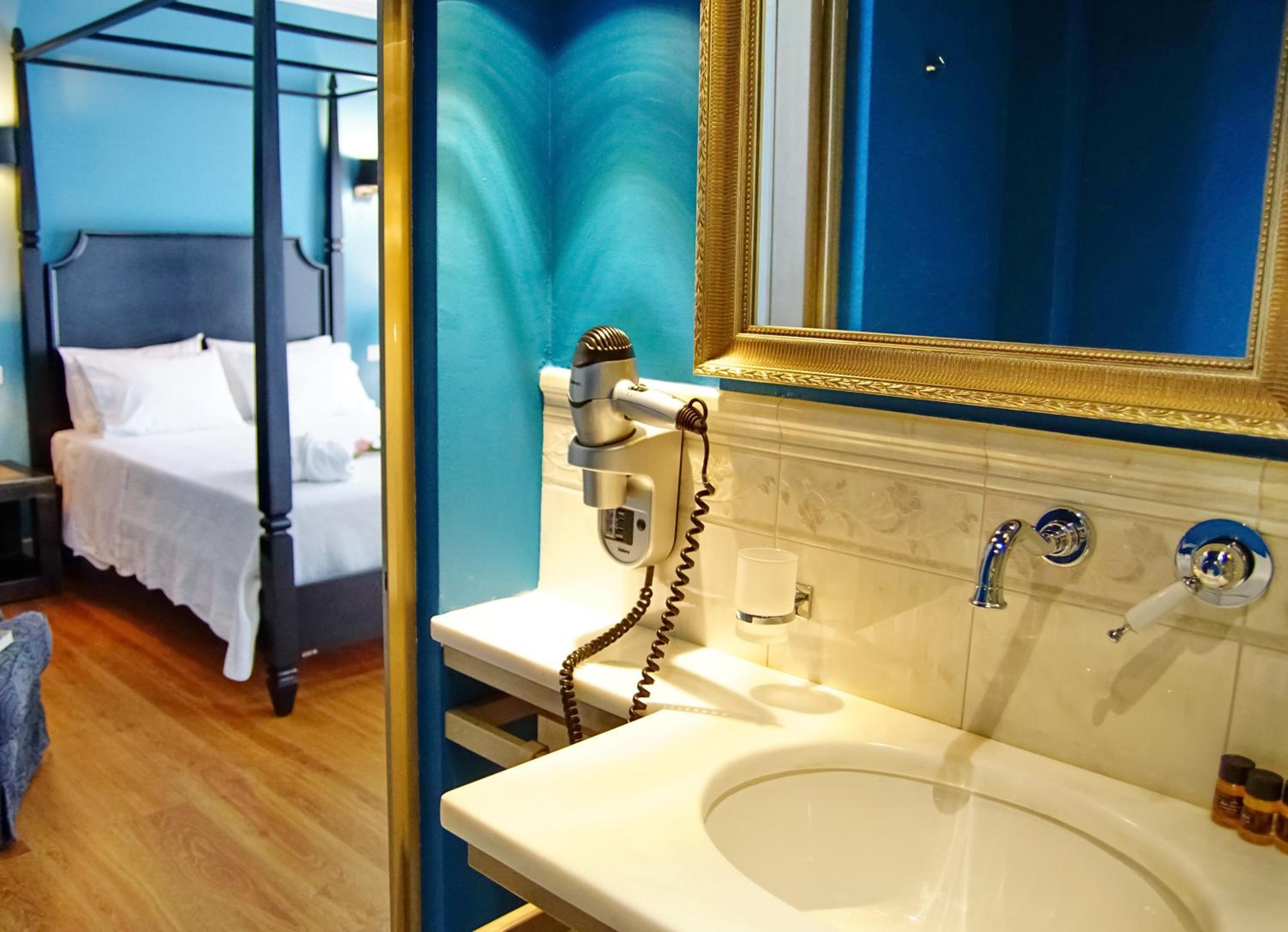 Double Room - Photo 12