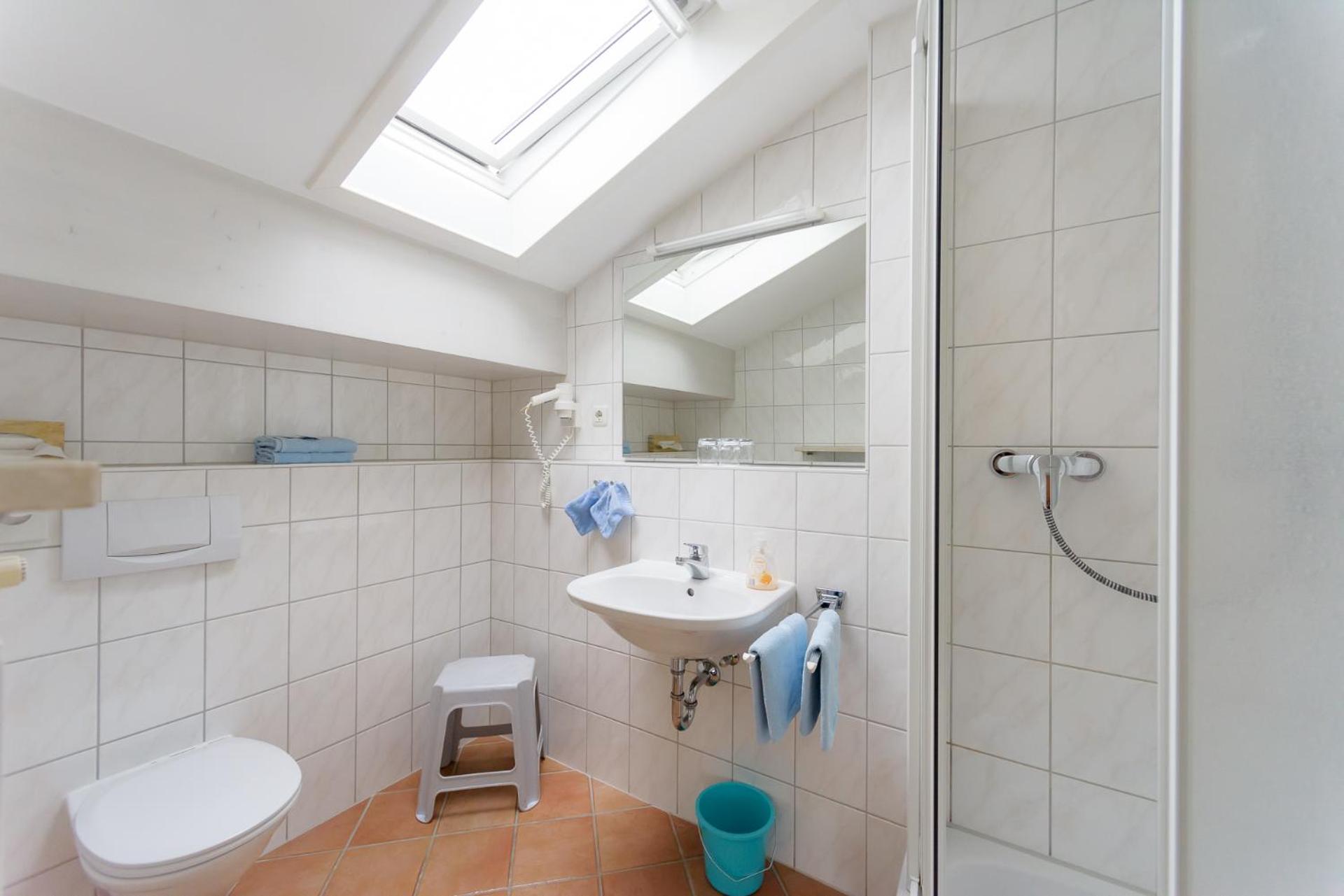 Double Room with Balcony - Photo 2