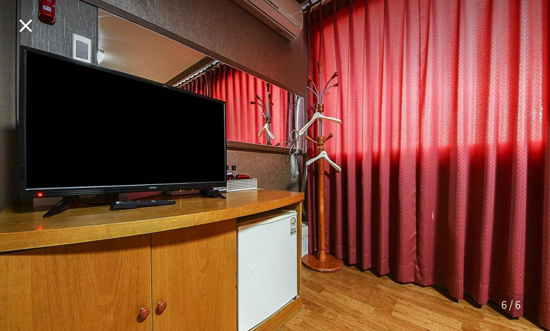 Family Room - Photo 2