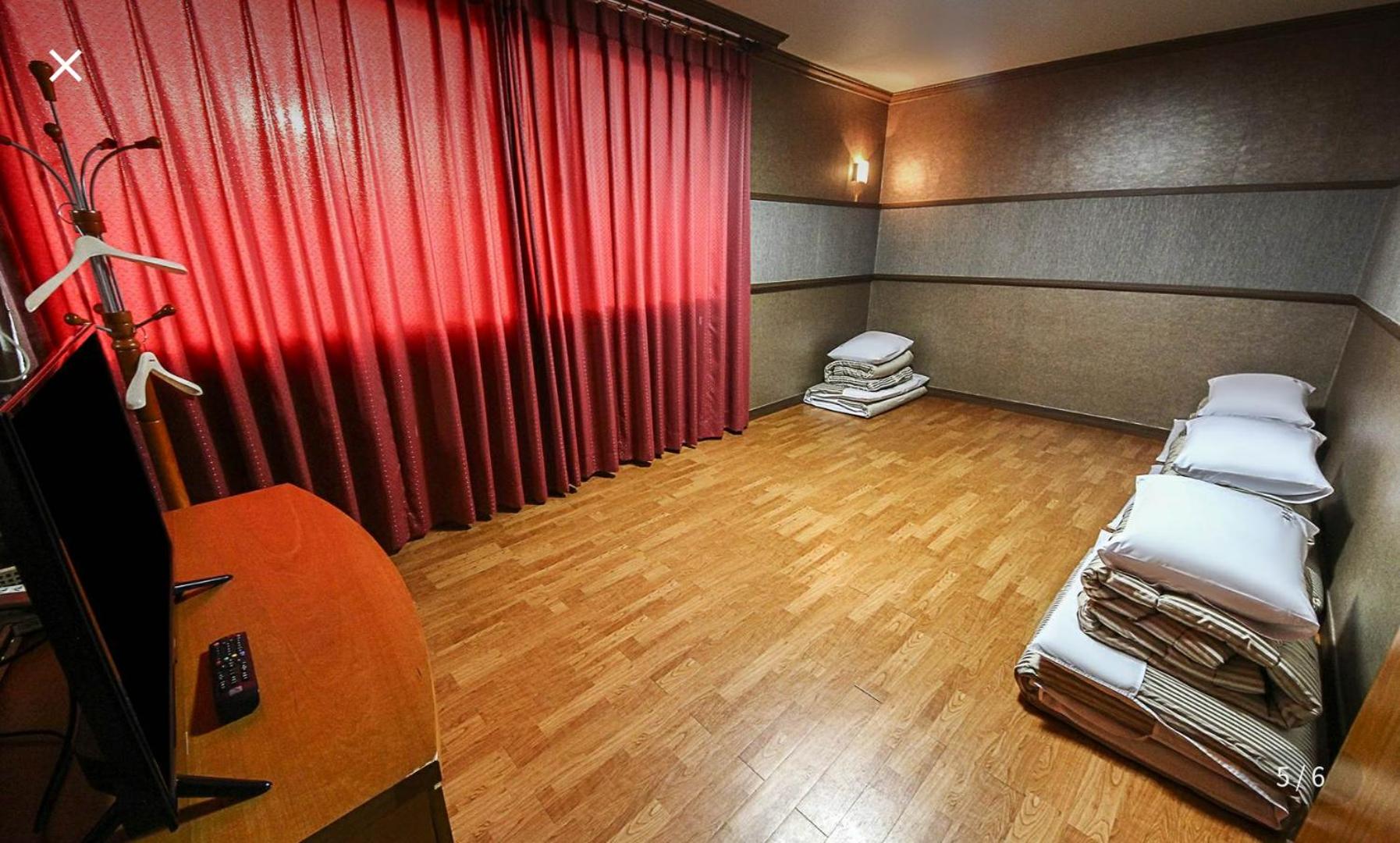 Family Room - Photo 6