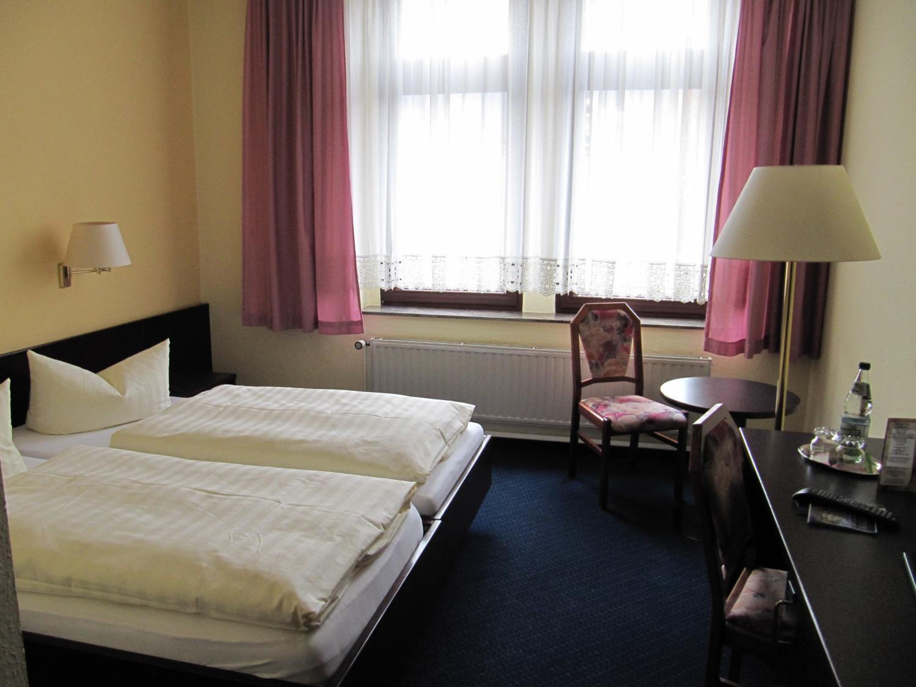 Double or Twin Room - Photo 5
