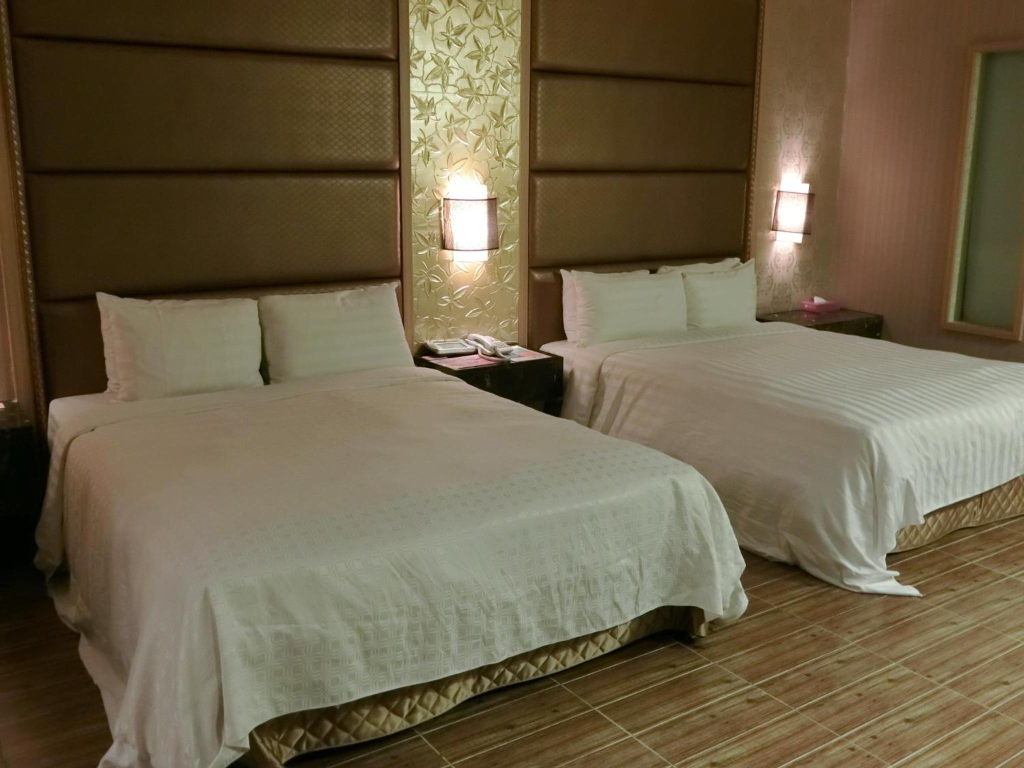 Quadruple Room with Bath photo 2