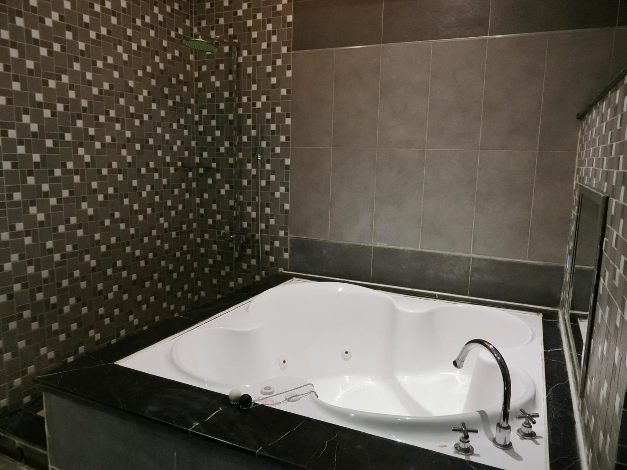Queen Room with Spa Bath photo 2