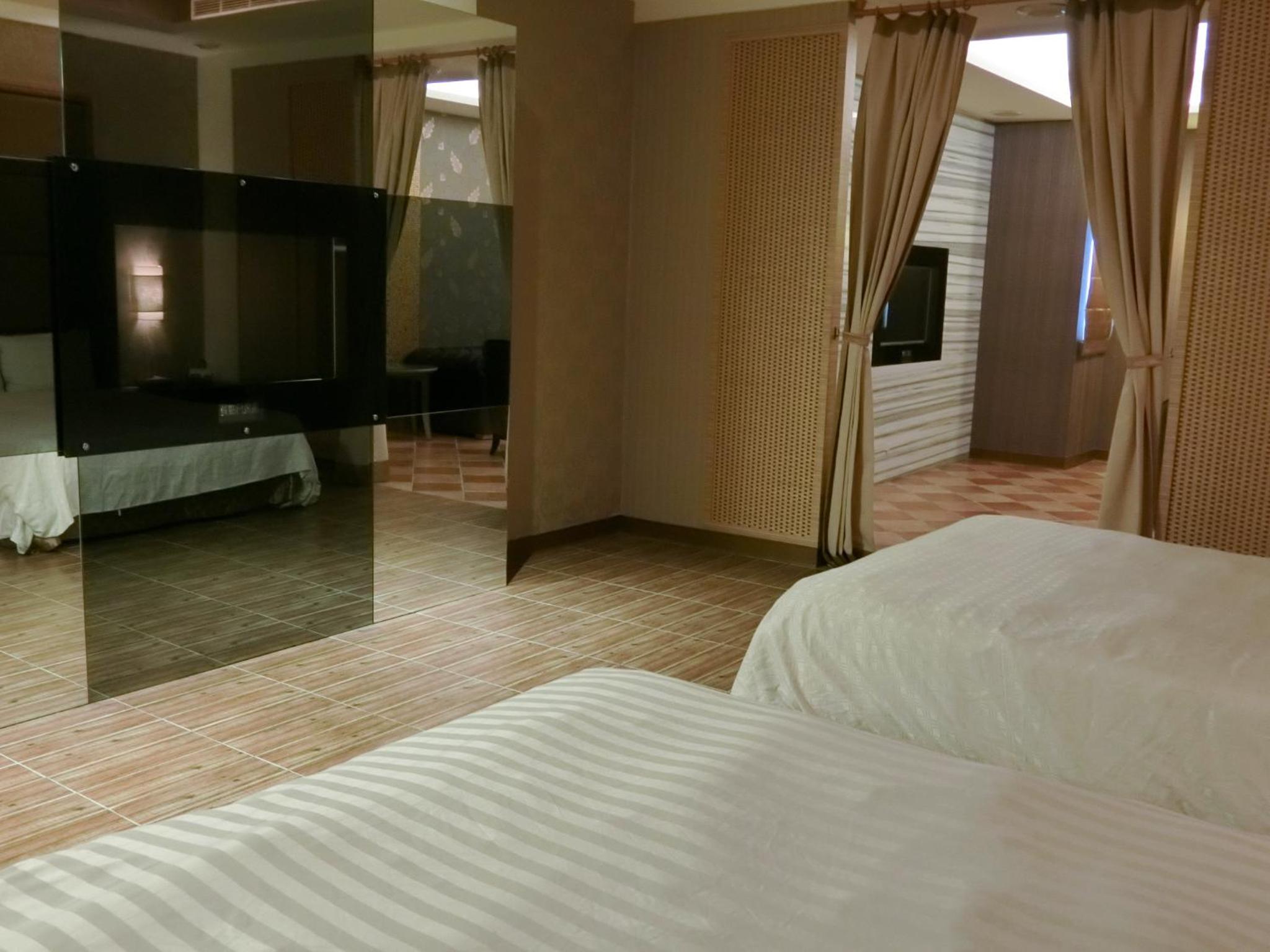 Quadruple Room with Bath photo 3