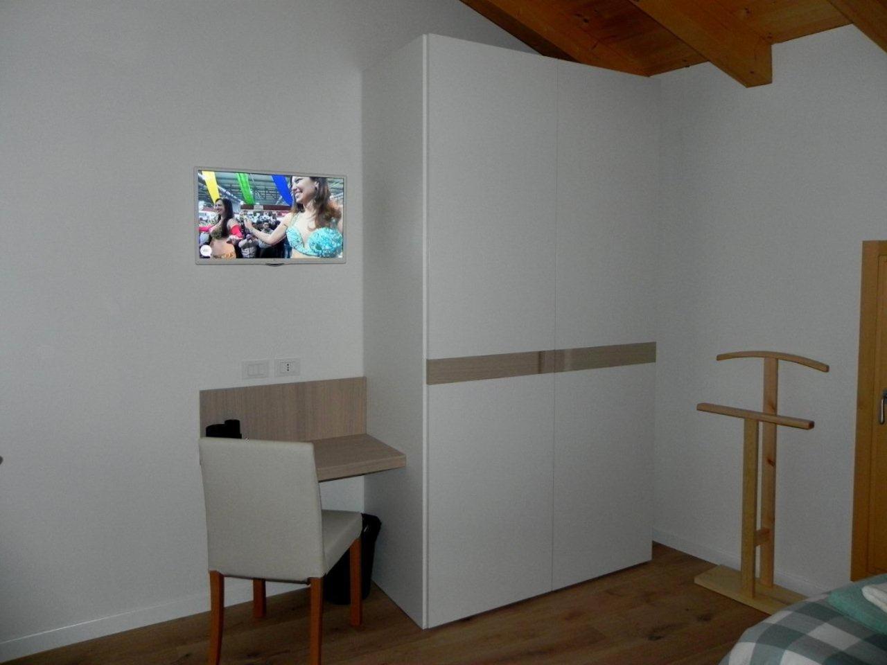 Twin Room - Photo 13