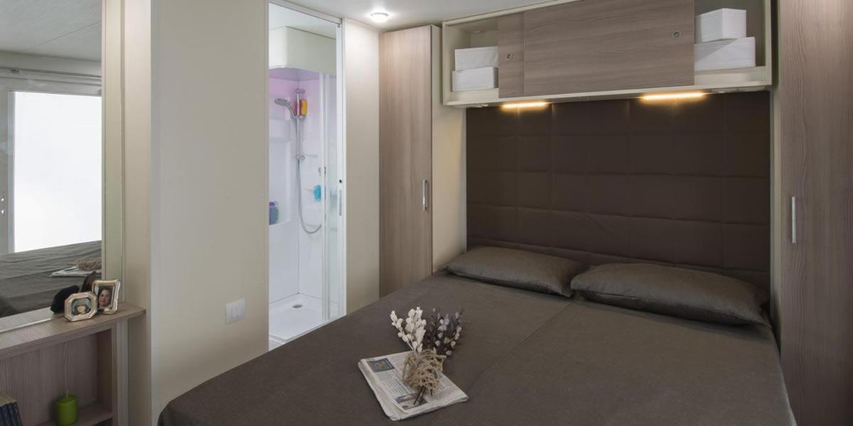 Mobile Home photo 3