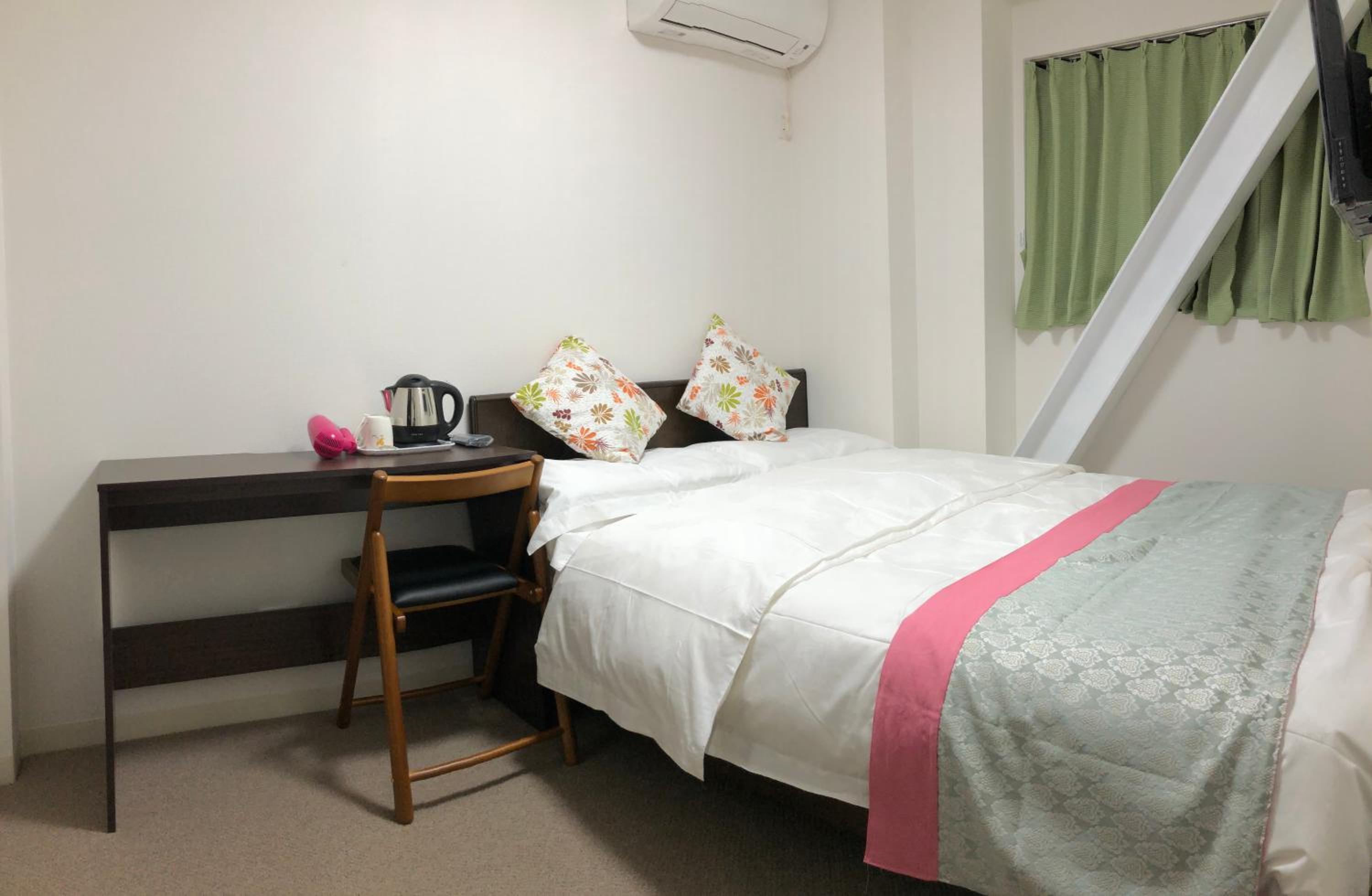 Double Room with Private Bathroom photo 2