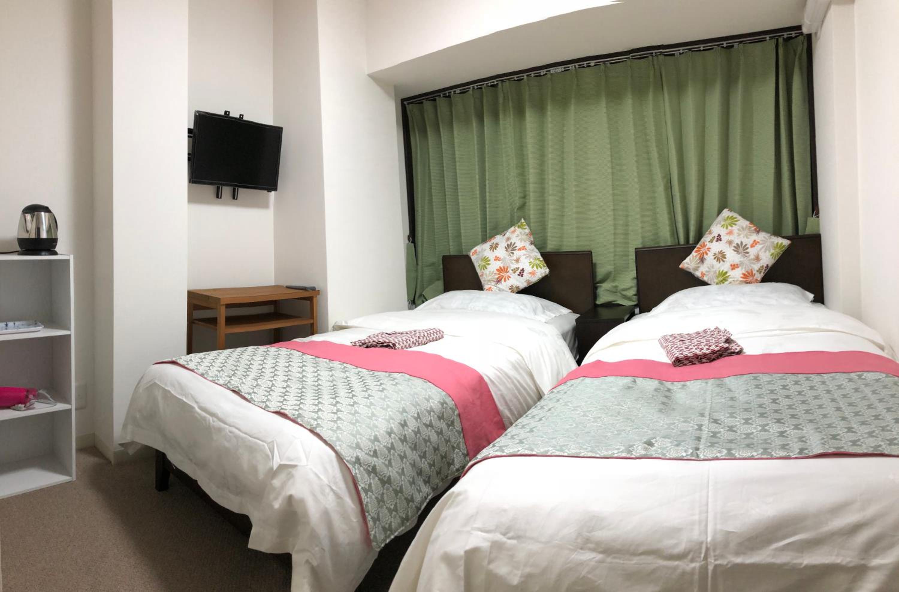 Twin Room with Bathroom photo 2